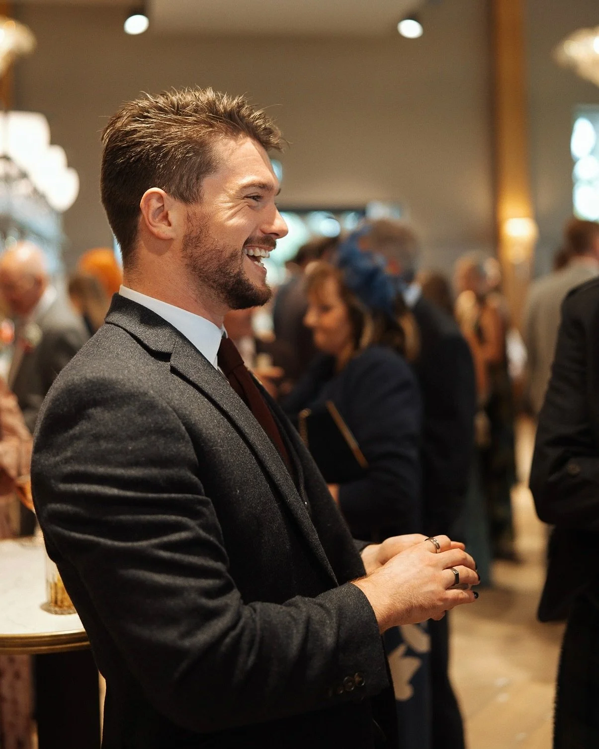 WEDDING MAGIC 💍

Did you know that a wedding magician can be a GREAT addition to any big day - keeping guests entertained, laughing, gasping, and talking about it for years to come 🤩

I just received these LOVELY photos from the wedding of Lauren &