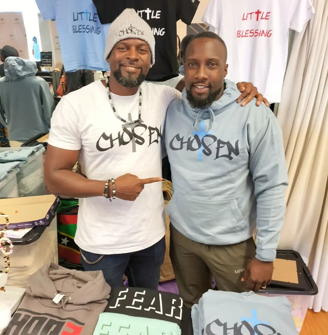 A big thank you to the @mahogany_market and the two year anniversary celebrations. I fully enjoyed being back with the crew and the people who support us. Long may it continue. 
See you next time🙏🏾😊
#celebrations #mahoganymarket #weartheword #chri