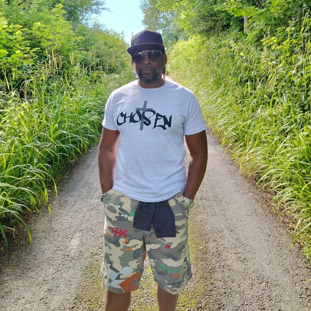 CHOSEN - 1 Peter 2:9
Unisex T-Shirt in XS to XL
Come and visit me tomorrow at the Roundhay Park 150th Anniversary Celebrations  @friendsofroundhaypark 
Come and enjoy the festivities 😁
#chosen #1peter2v9
#unisexclothing #unisextshirt #roundhaypark #