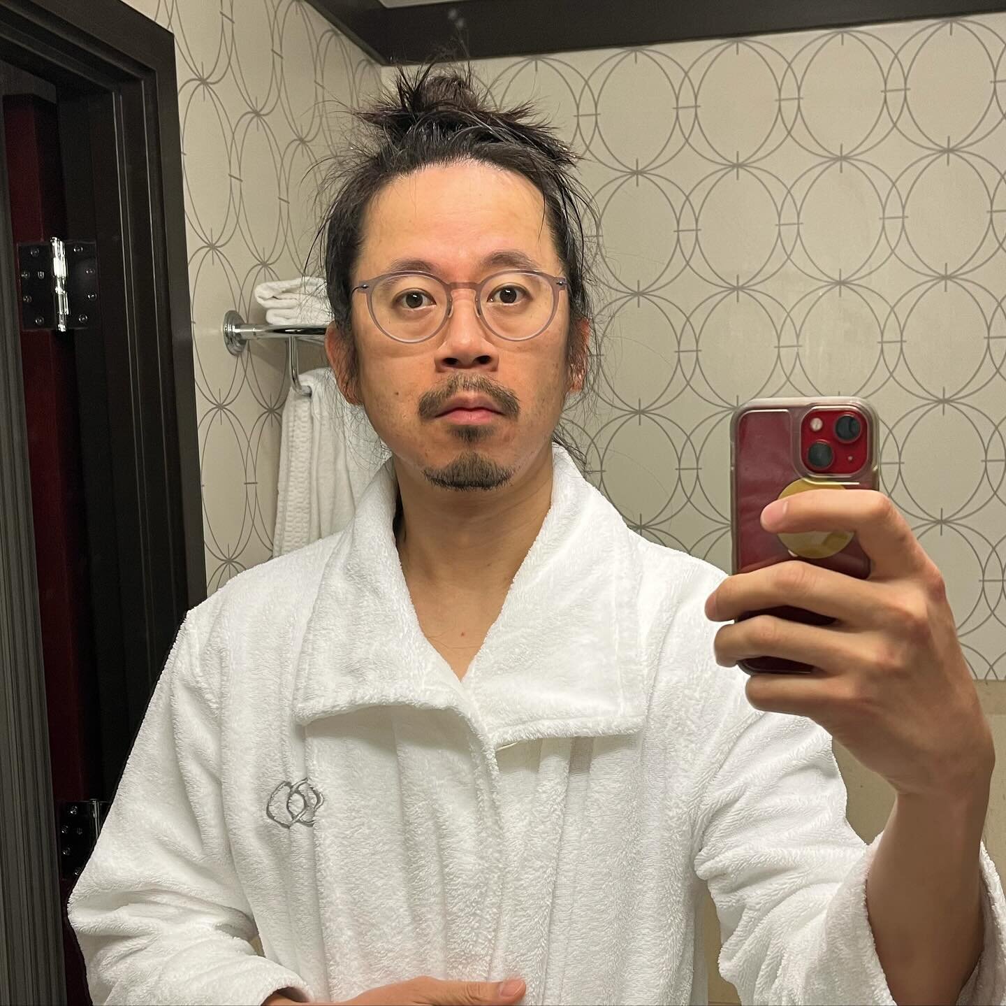 this robe got mad collar. come get cozy at a show, lots of cities coming up, folks. get tix early and pls share! (new hour of material)

-Salem + Eugene, OR &bull; APR 26-27
-Los Angeles, CA &bull; MAY 9-10 (low tix, added MAY 31)
-Seattle, WA &bull;