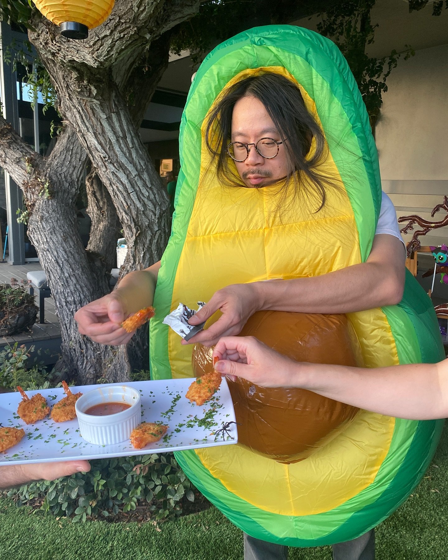 Happy Halloween from this coconut shrimp-eating avocado! Treat yourself to a show near you! Pls share. ShengWangTime.com

-Tucson, AZ &bull; NOV 8 (sooner!)
-Riverside, CA &bull; NOV 9 (soon!)
-Bellingham, WA &bull; NOV 15
-Portland, OR &bull; NOV 16