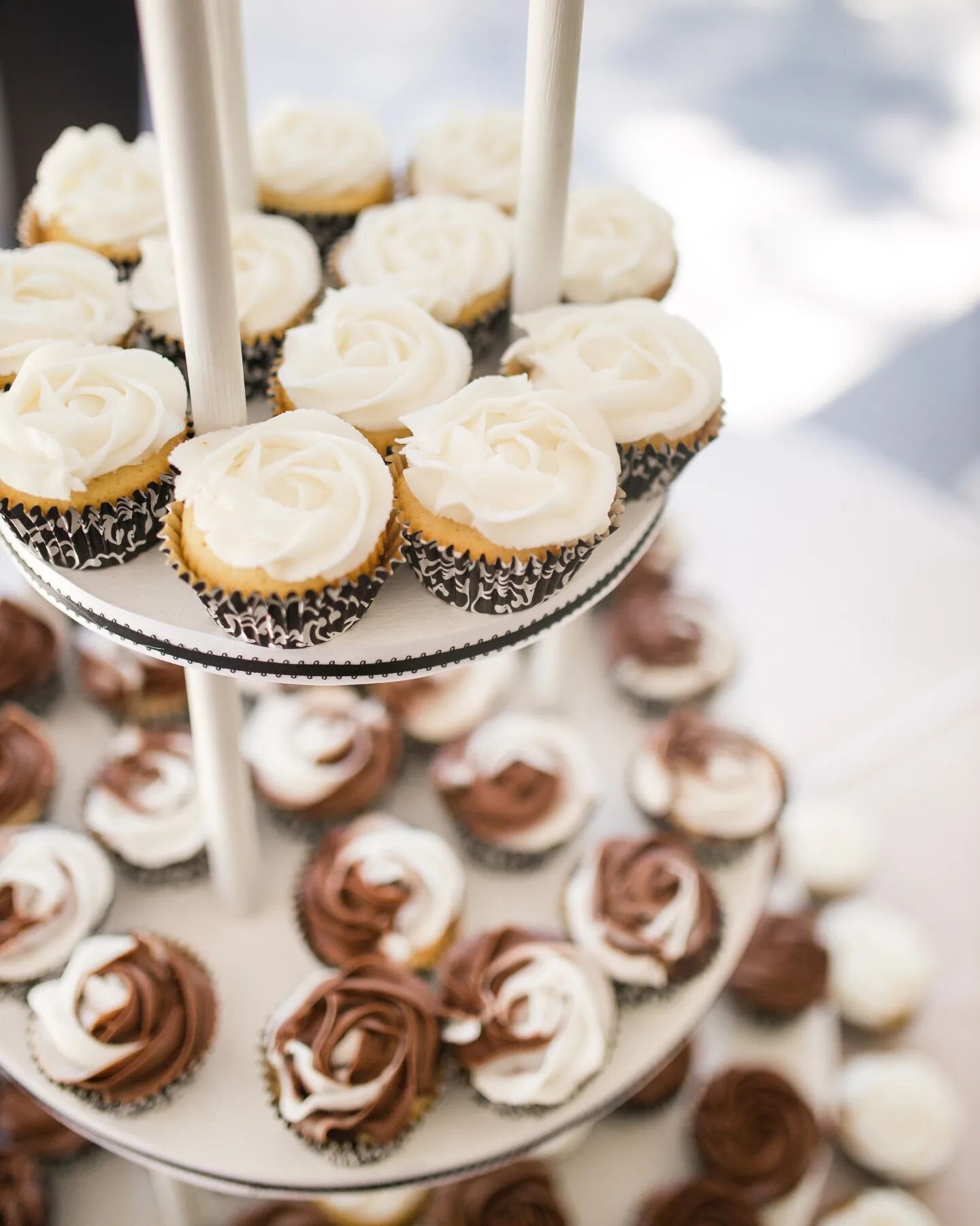 I love taking detail pictures of all the wedding treats (and eating them too!)