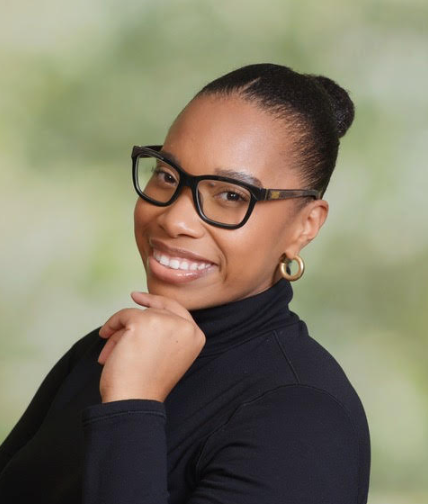 Tatiana Parris LMSW headshot looking into camera