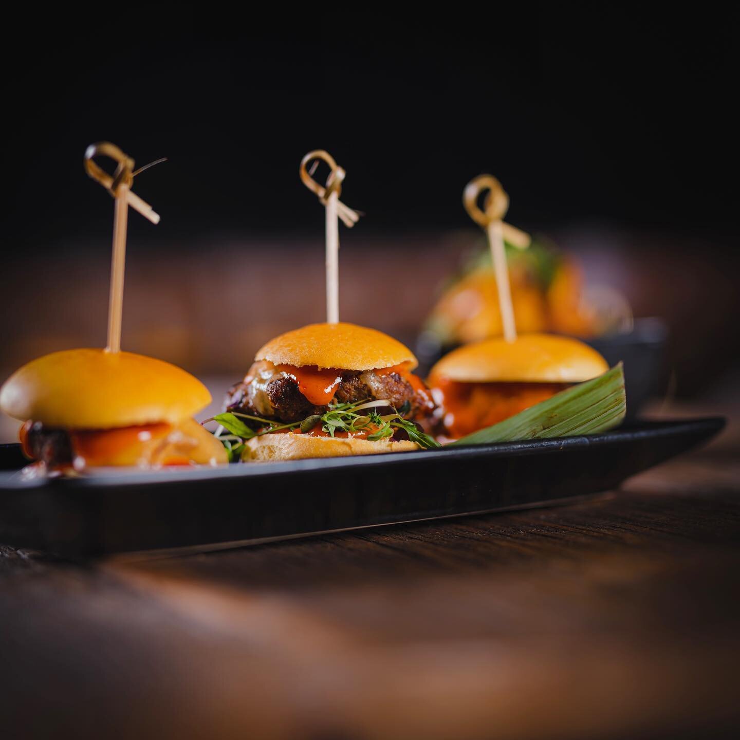 Our juicy mini burger sliders 🍔 Prime Angus beef x spicy teryaki mayo. Ready and waiting for you when you break your fast ❤️ 

We open from 7pm

Book your table at N&Ouml;A ✨
Visit www.noalounge.com to reserve your table. On the day bookings, please