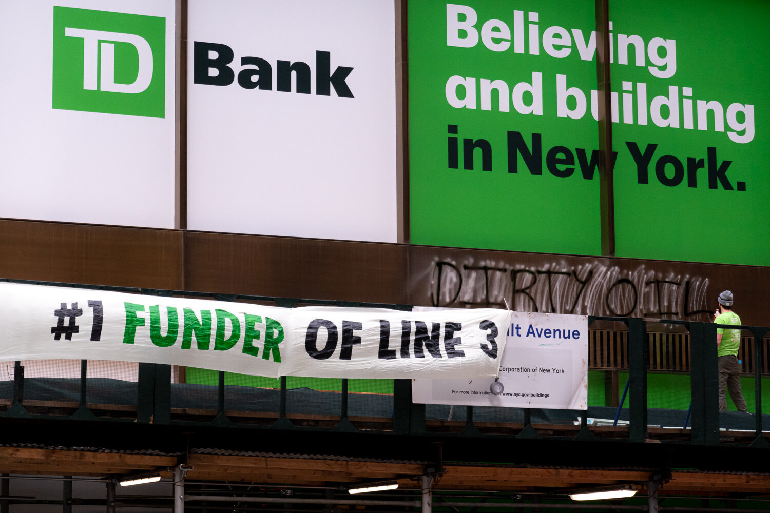 20210402-DSC08161_XRNYC_DefundLine3_Banks.jpg