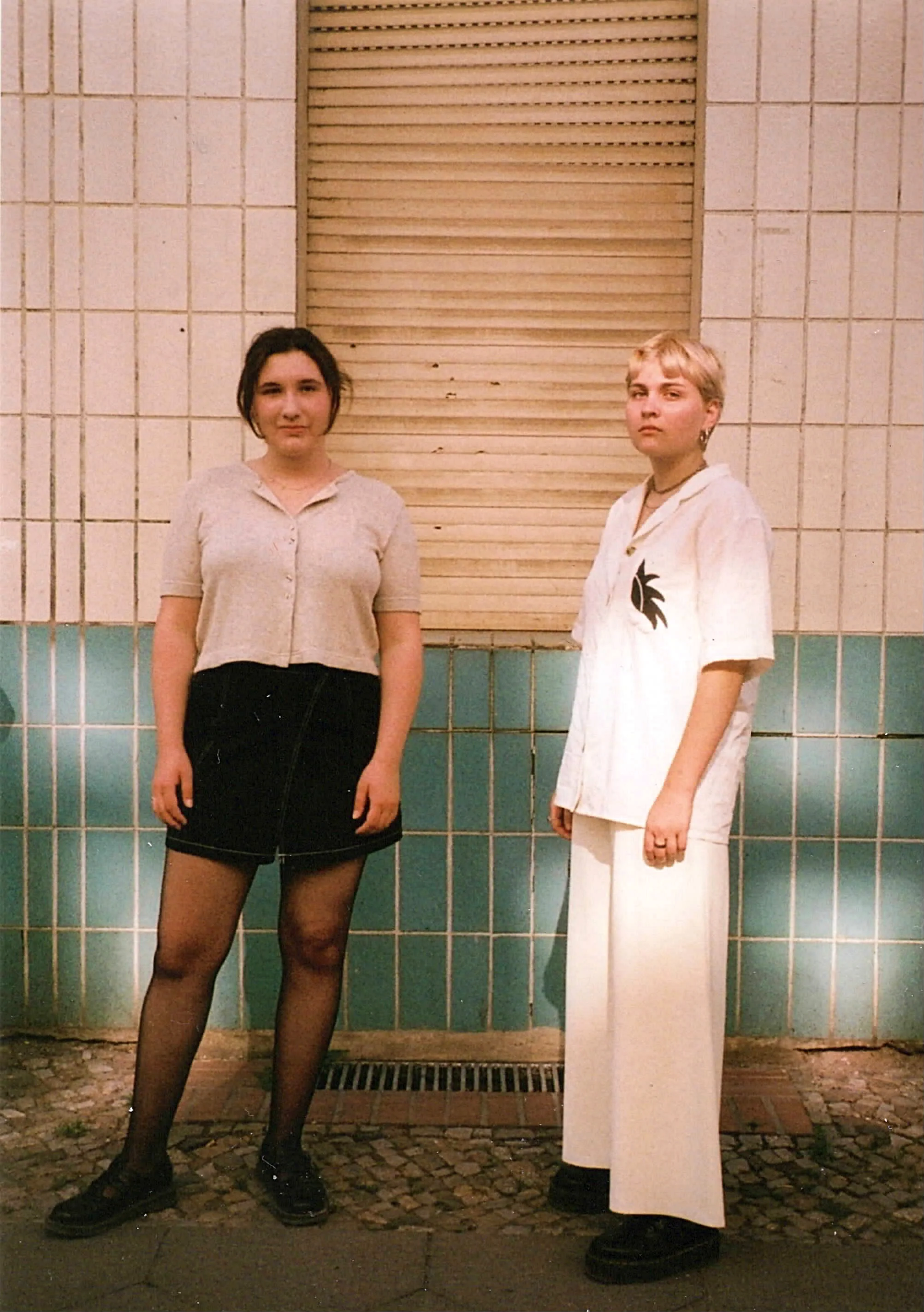 beige cropped cardi &amp; back logo shirt