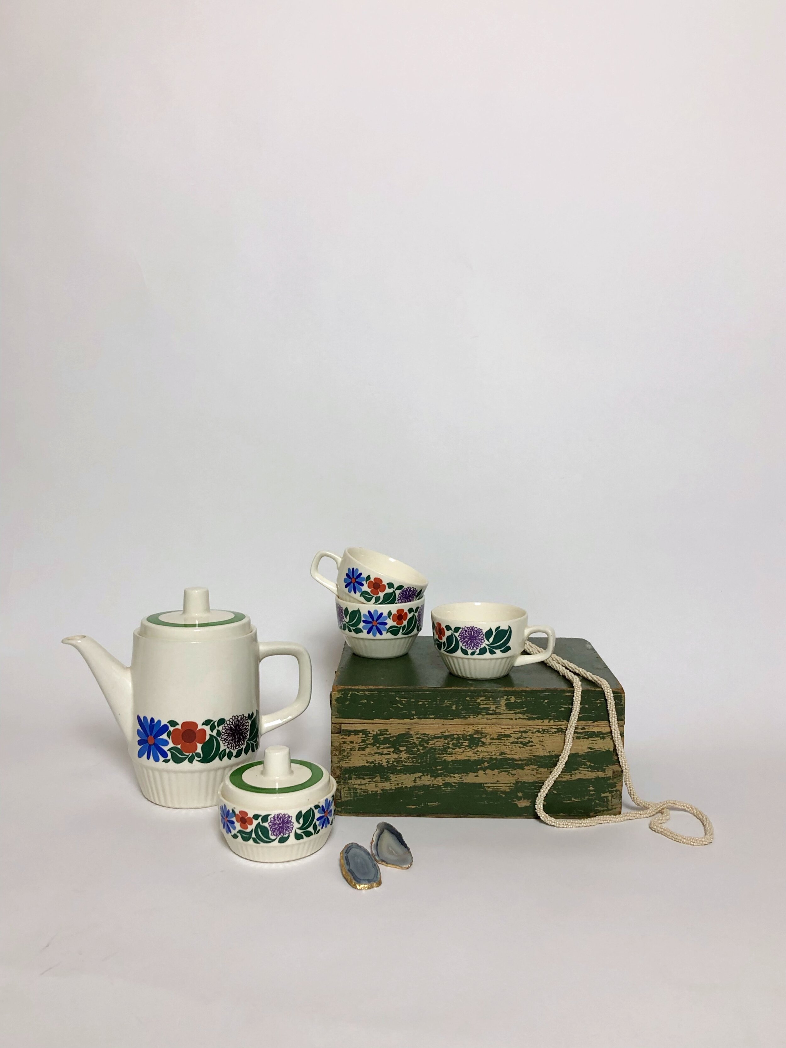 super retro flowery tea set