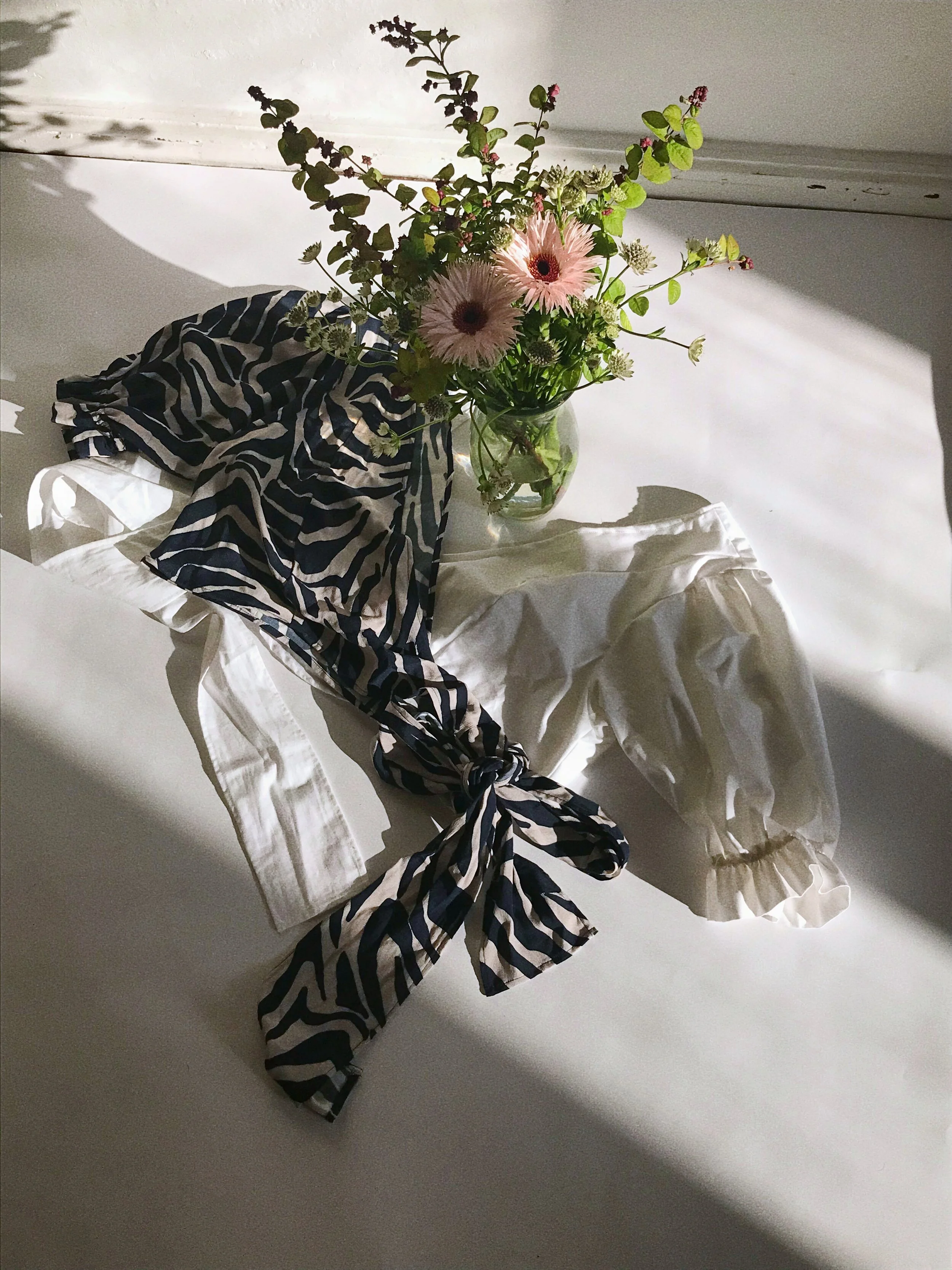 YLVA modular wrap piece / zebra &amp; white linen