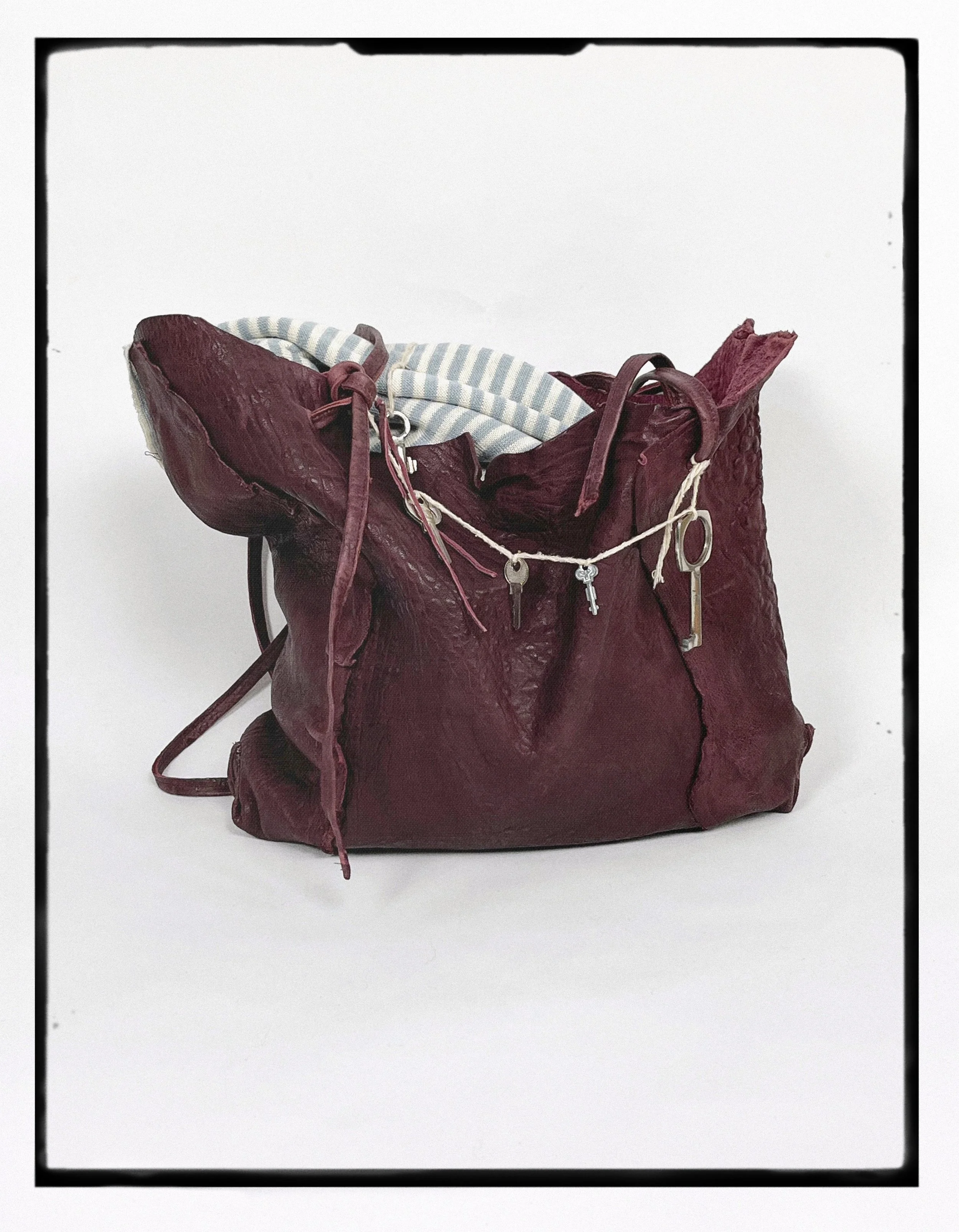 weinrotetasche_front_klein_frame_INSTA.jpg
