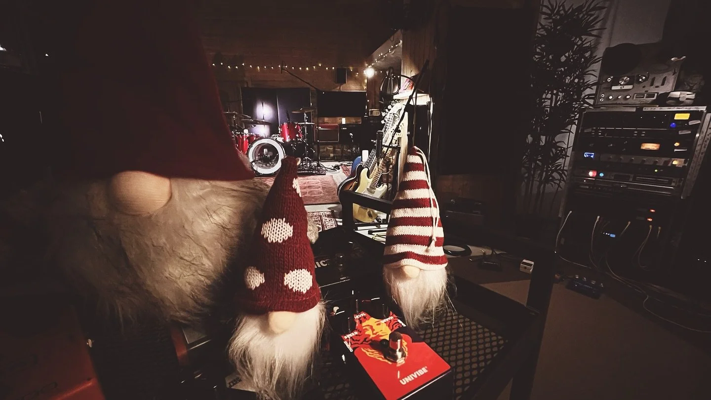 Merry Christmas, one and all! 🎄 Thank you so much to everyone who came to Autumnsongs this year. Lots of great music was written, produced, recorded and mixed, and lots of great music lessons were had. 

Looking forward to doing it all again next ye