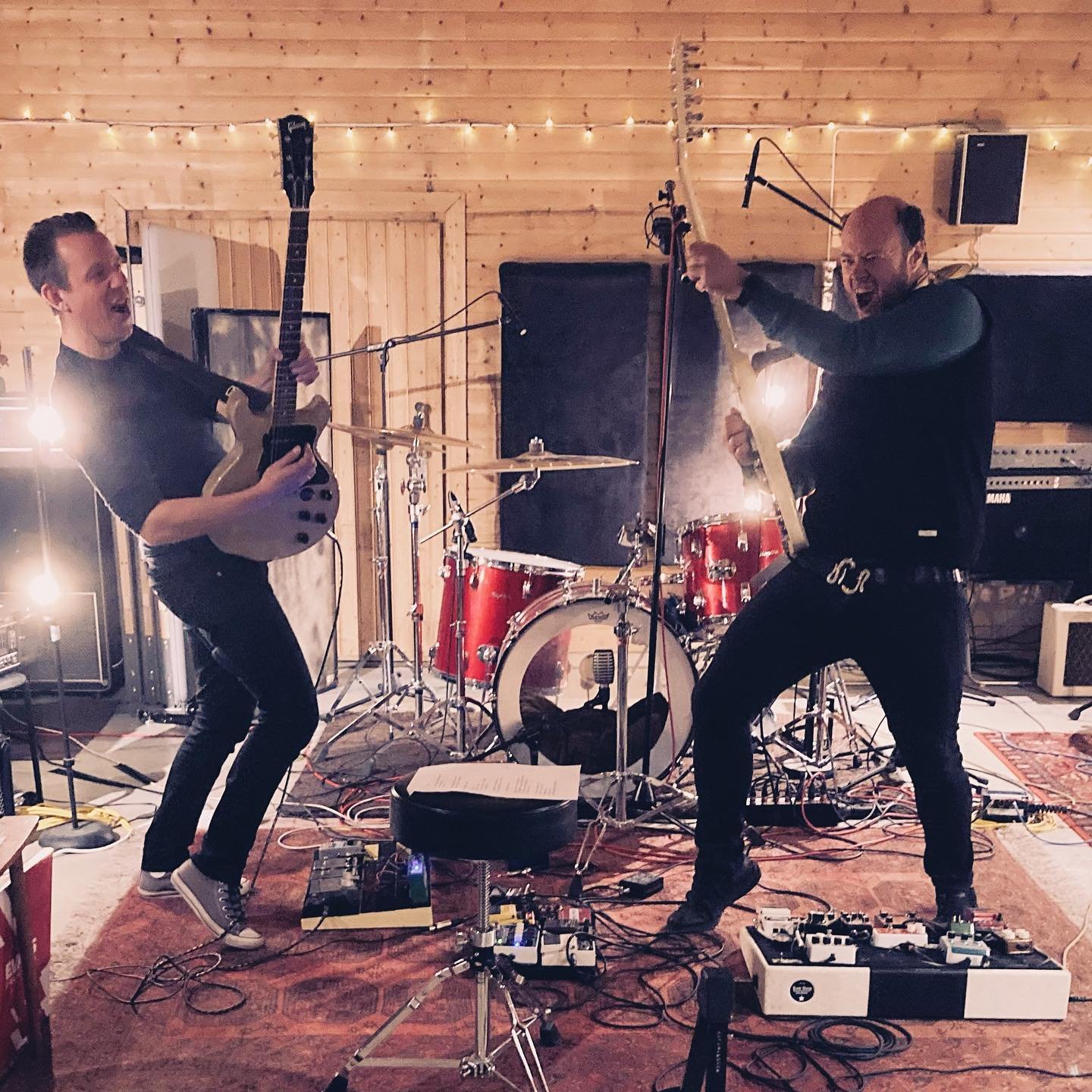 some photos from the recent Ty-grr! sessions. their new release, &lsquo;Ty-Grr! EP&rsquo;, is out now!

@tygrr_music @rhysmarsh_mix_production @autumnsongsrecordingstudio 

#tygrr! #recordingstudio #lydstudio #indierock #psychedelic #tygrr #nordicmus