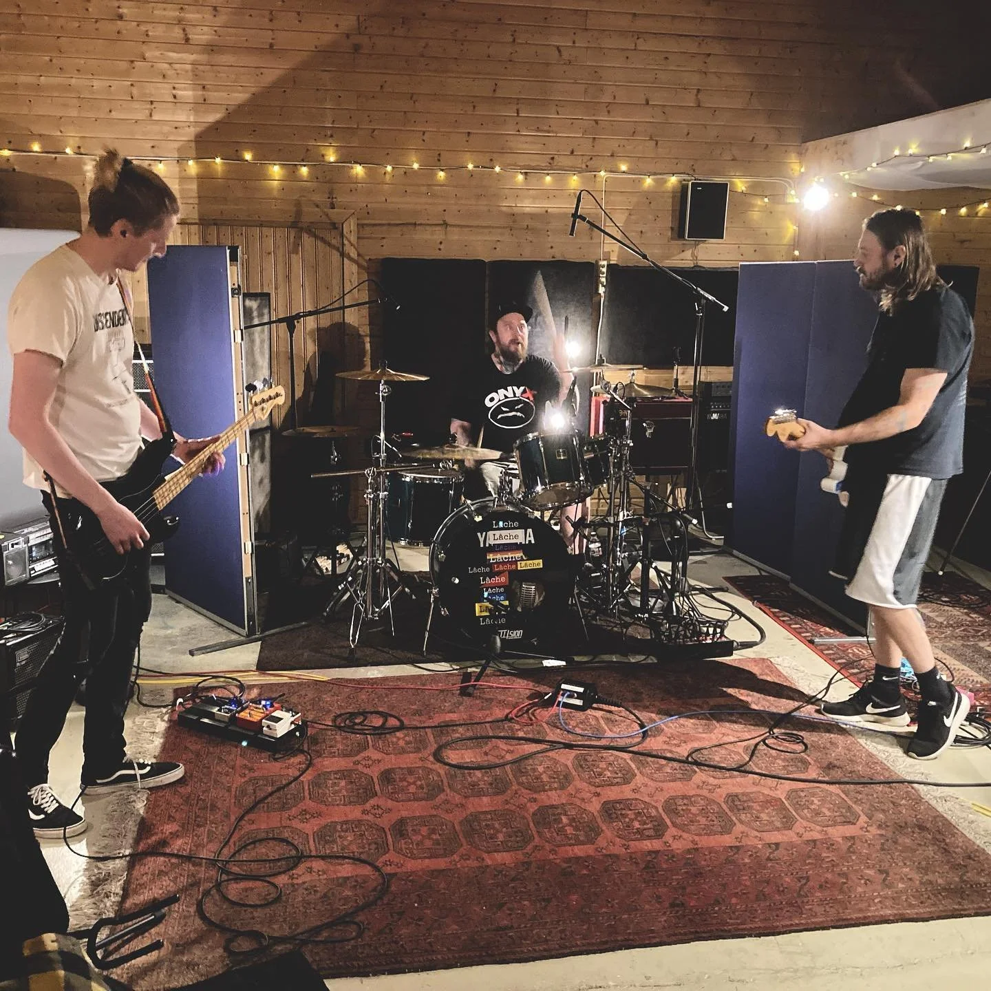 some photos from the recent L&acirc;che sessions. their new release, &lsquo;Two Songs&rsquo;, is out now!

recorded, mixed and mastered by @rhysmarsh_mix_production @autumnsongsrecordingstudio 

@lachehc 

#l&acirc;che #punkrock #hardcore #hardcorepu