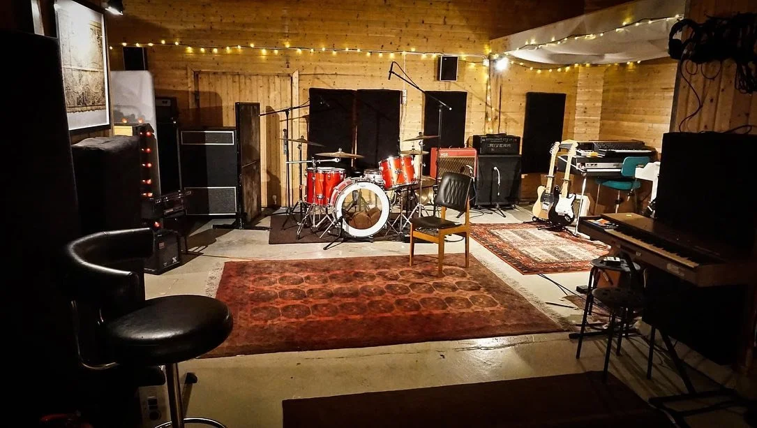 Jelenko Hodak, from @studio_green_hill in Croatia, visited the studio last week and took some lovely photos. 🙏🏼 

#recordingstudio #studiophotos #recordingstudiodesign #nyhavna #trondheim #norway #norge #liveroom #recordingstudiophotography #record