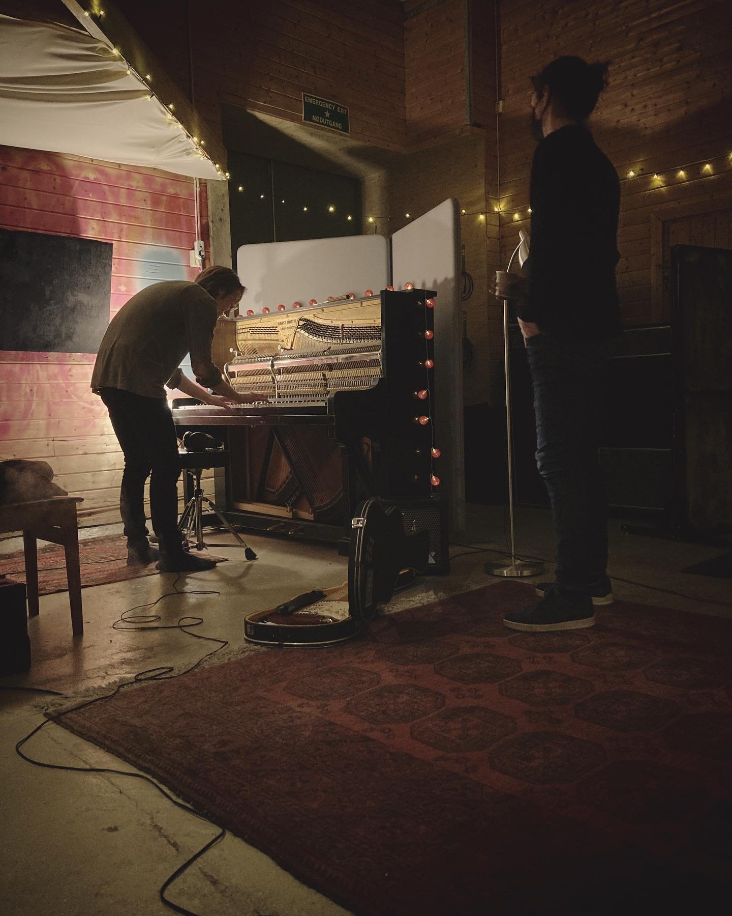 mood lighting for the Warflower vocal sessions. here are Peter and Markus working out some harmonies. 

#recordingstudio #vocals #liveroom #recordingsession #piano #uprightpiano #augustforster #augustf&ouml;rster #nyhavna #lydstudio #trondheim #norwa