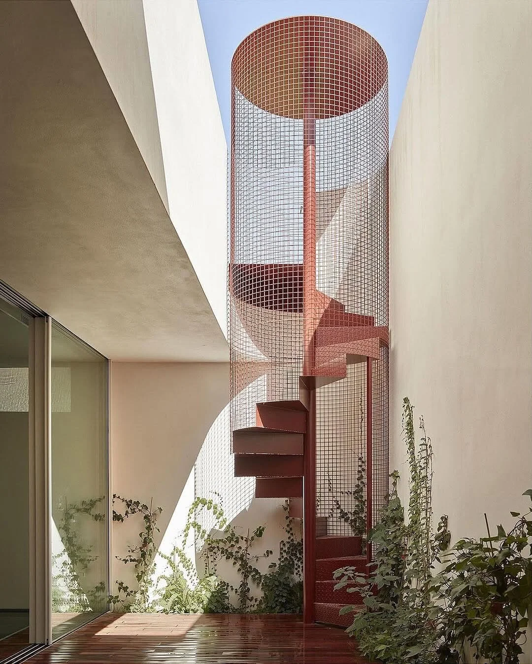 DM House designed by @hormaestudio , located in Puerto de Sagunto, Spain. 

Photography by Mariela Apollonio

#spanisharchitecture #architecturedetails  #spiralstaircase #interiordesign #architects_need