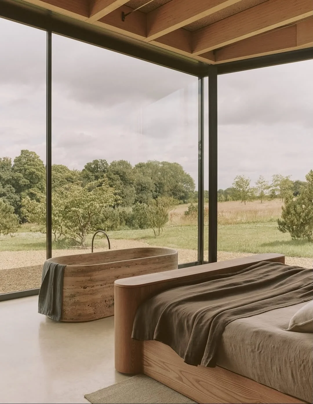 HiAvens project by @mclarenexcell & @bpnarchitects , located in the British Cotswolds.
Photography by  @johan_dehlin @michaelsinclair 
#architecture #architecturephotography #travertine #visualpleasuremag