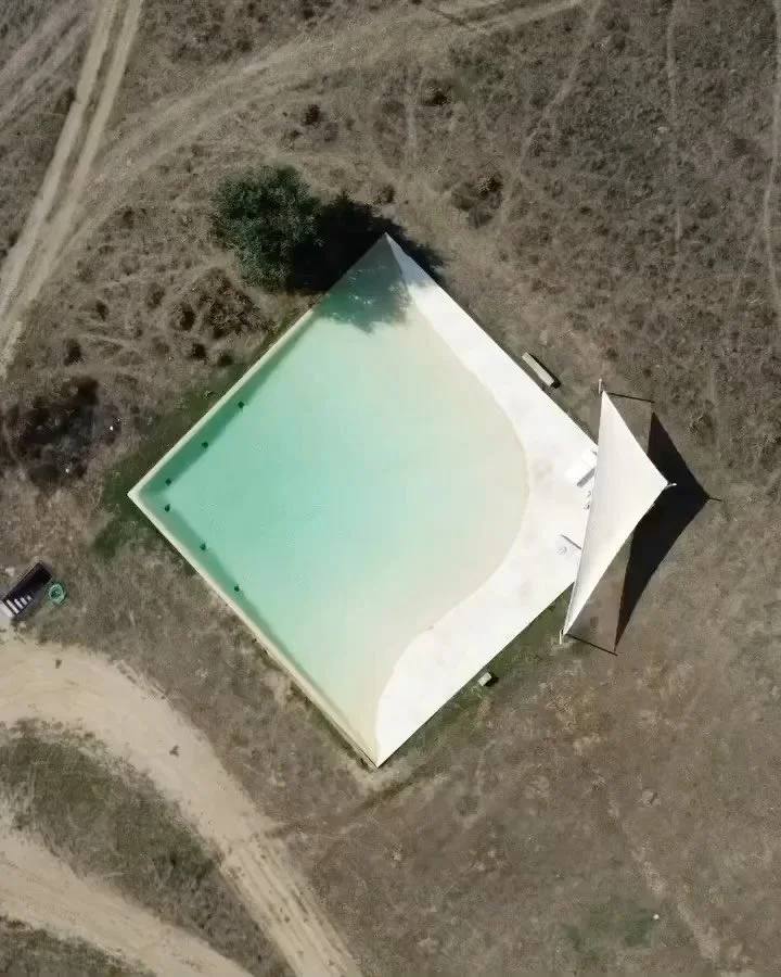 This is Casa no Tempo by @silent__living 
„The swimming pool emerges from the landscape, like one of the many lakes in Casa no Tempo’s farm.“
Video via @the_lane 
#portugal #travelportugal #travel #beautifuldestinations #boitique