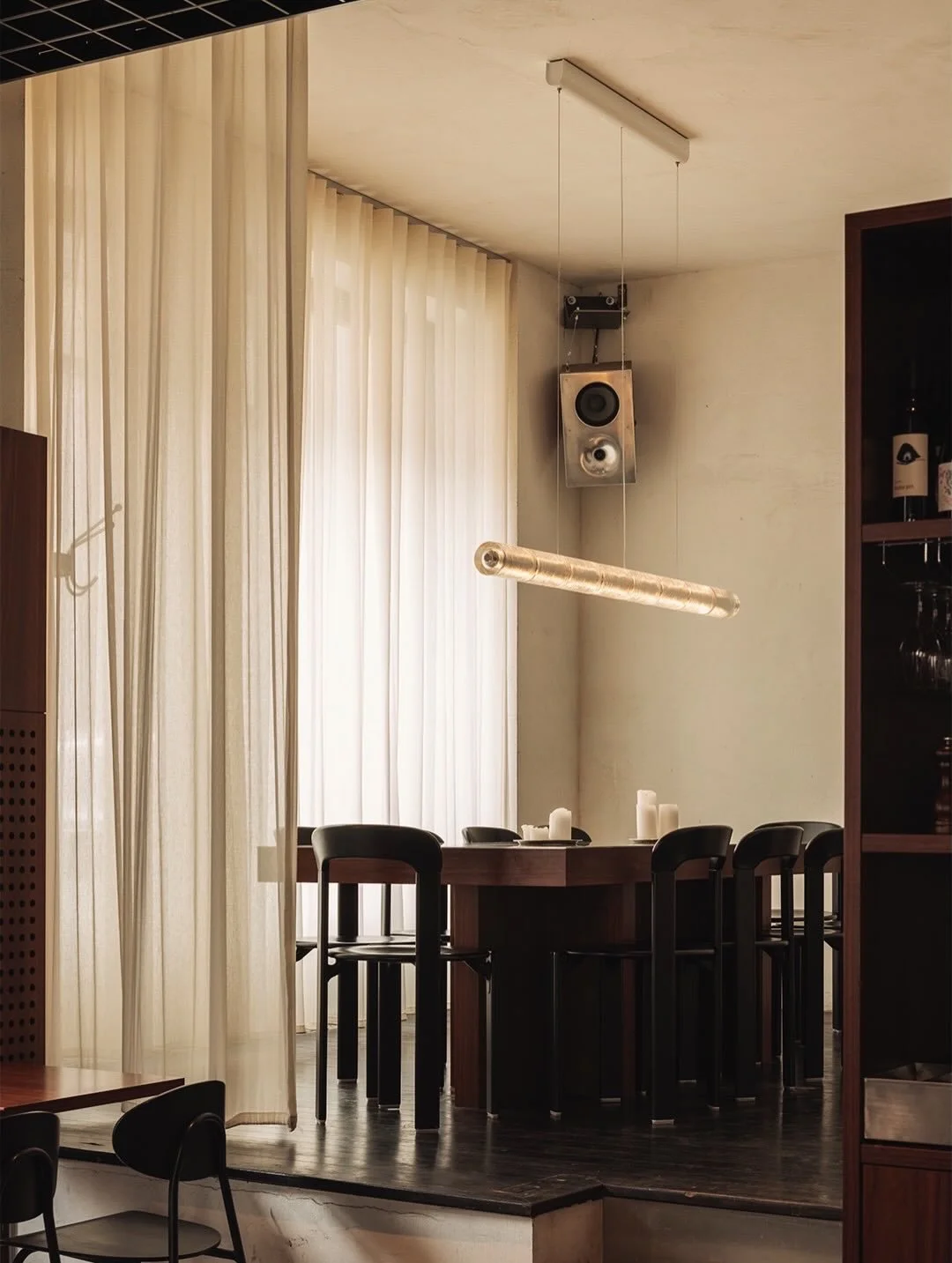 Boaboa Records Caf&eacute;, Brussels
Designed by @artefice.artefice as an immersive listening bar where space and sound come together. Warm materials, a carefully considered layout, and a custom sound system create an intimate atmosphere rooted in sl