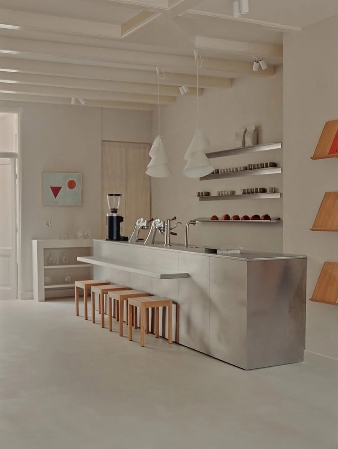Two Story gallery and caf&eacute;, located in Amsterdam by @atelieraxo 

@twostory.amsterdam 
Photography by @pedalsgaard 

#amsterdamcafe #visualpleasuremag #cafedesign