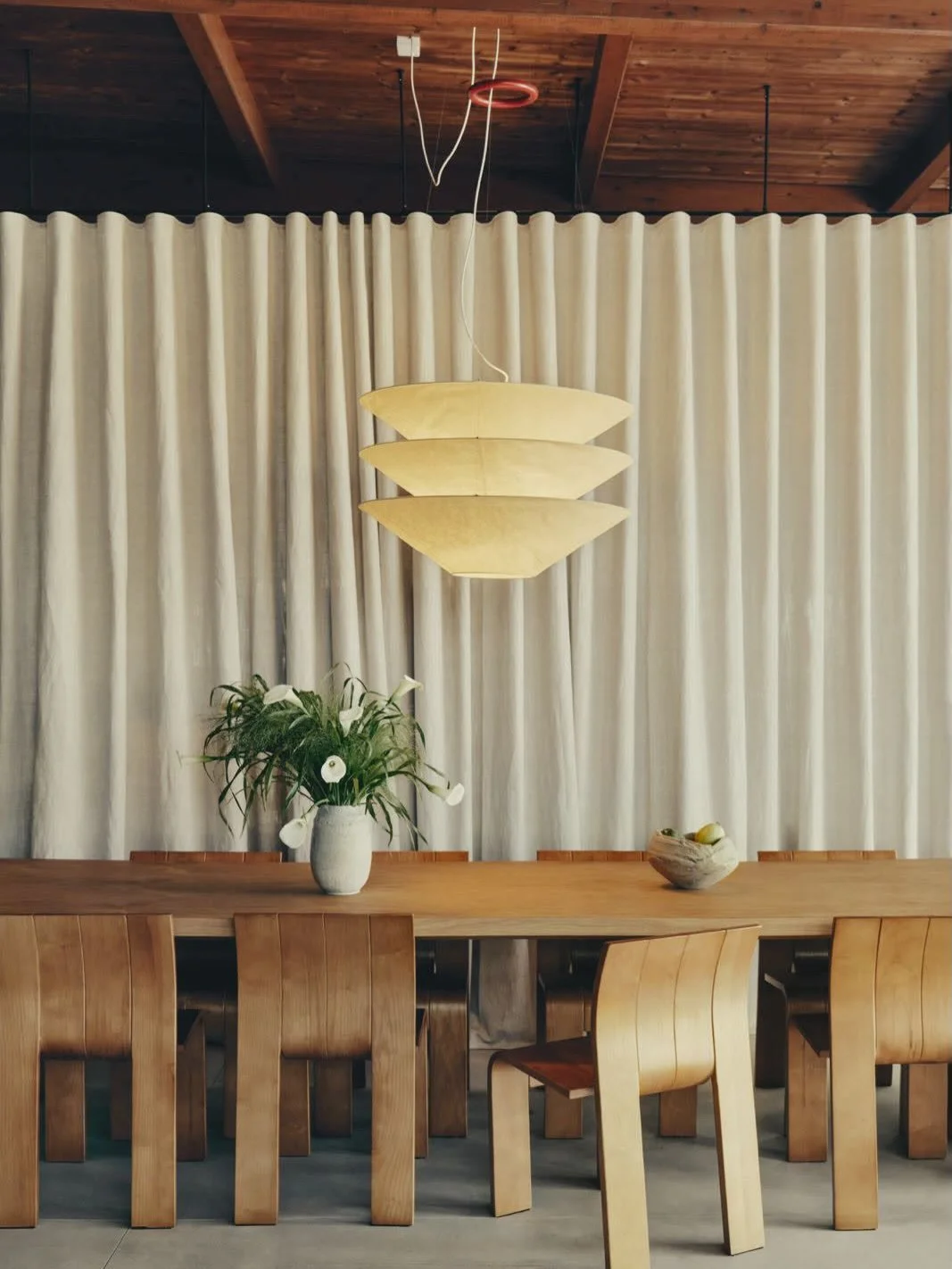 The project emerged from the reconstruction of the Ibis Alfafar hotel after it was severely affected by the 2024 DANA floods. Rather than simply restoring what had been lost, we saw the intervention as an opportunity to create a new identity rooted i