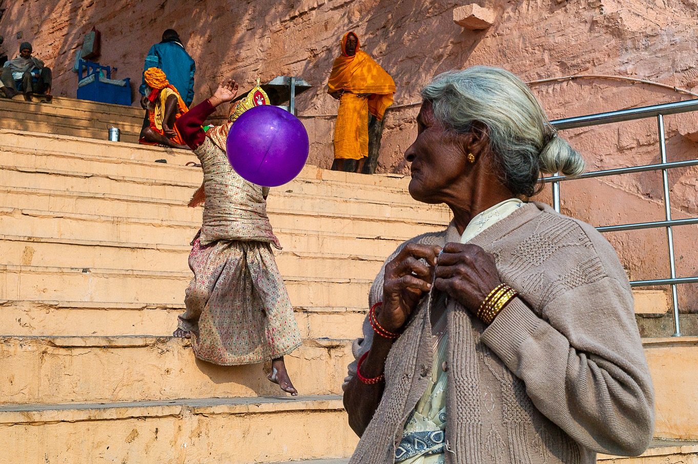 Here is a collection of street travel photographs, while I look forward to the next travel adventure ✈️ 
#streetphotgraphy #travel #leica #leicacamerafrance #leicaworld #algeria #canoverde #morocco #cali #india