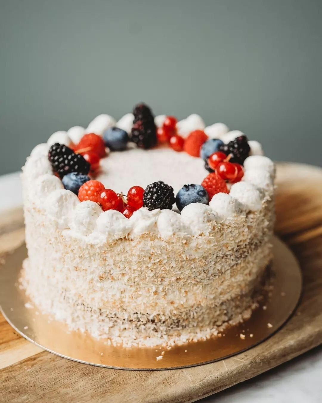 Let's celebrate these spring temperatures (finally) with a Piece of Cake!🥳🍰

We're open from 09.00-18.00h and on sunny days our terrace is open!☀️😄
See you later?

#pieceofcake #cakelovers