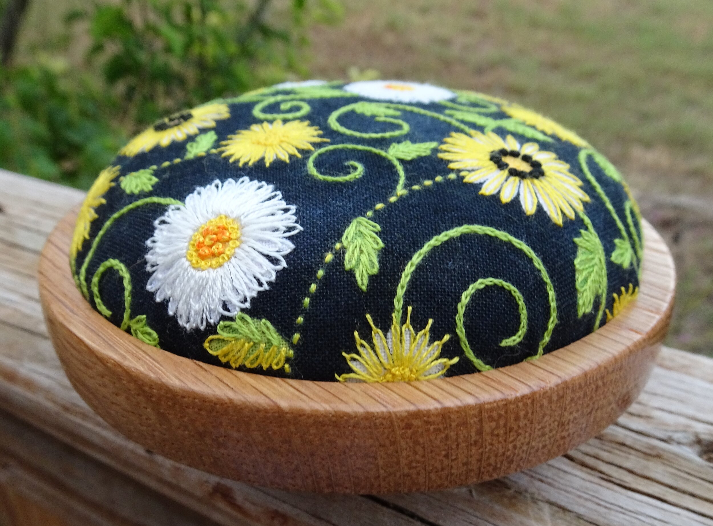 Daisy Pincushion Kit