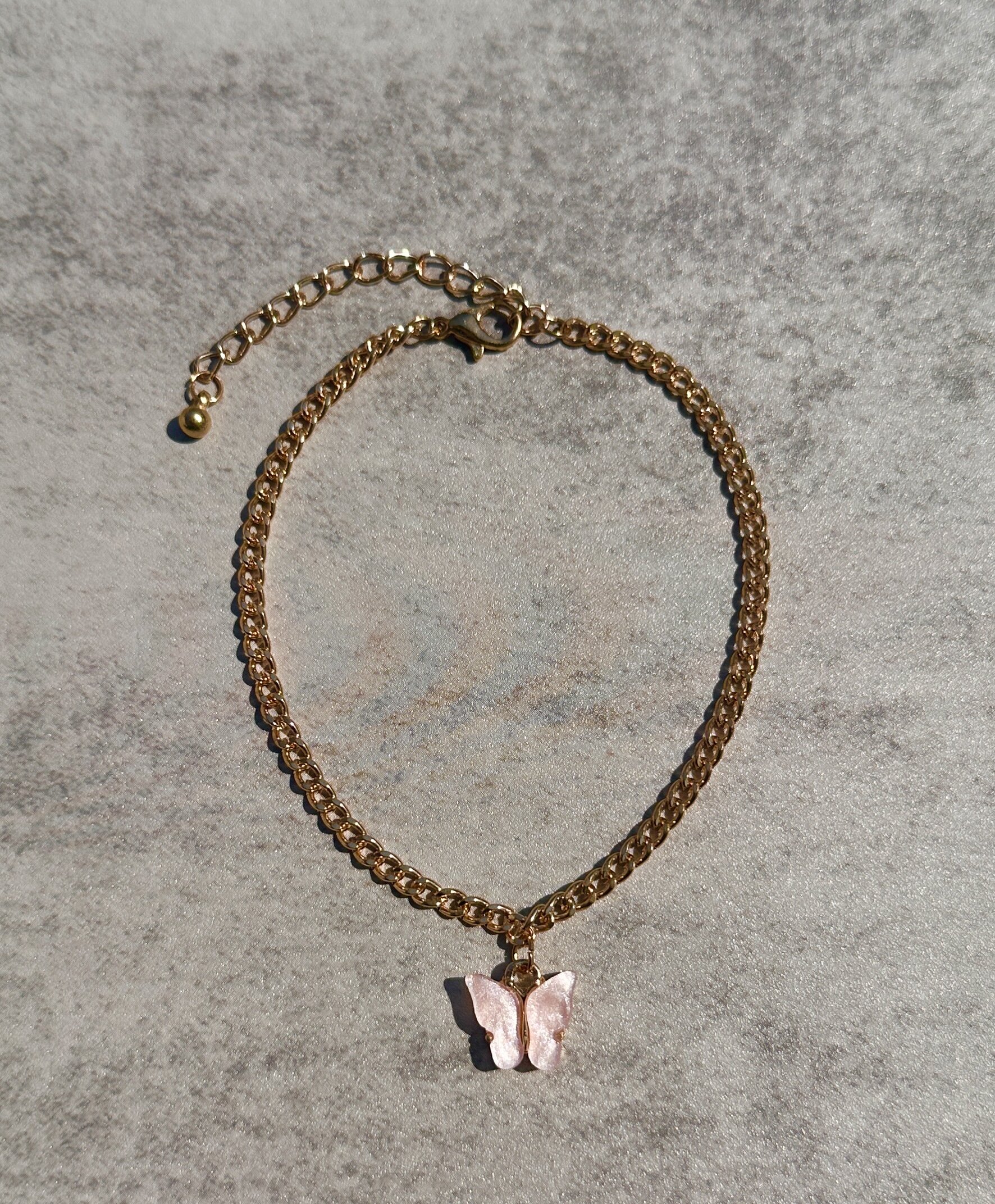 DECA6100-F205-4538-B82D-3E26592BD7FC