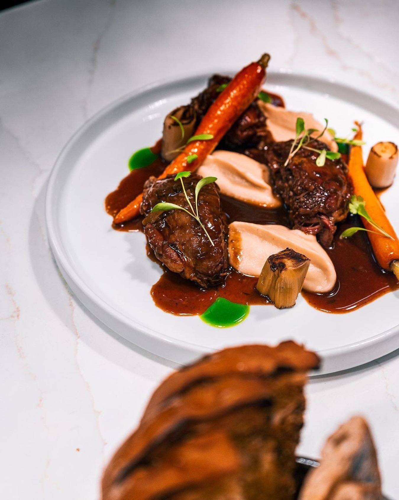 Pork Cheeks, celeriac puree, baby carrots, burnt leek, pork sauce ✨
&mdash;
#Food #guildford #Health #greece #foodporn #foodblogger #foodphotography #foodpics #foodstylist #foodblog #foodnetwork #foodlove #greekfood #chef #cheflife #proffesionalchefs