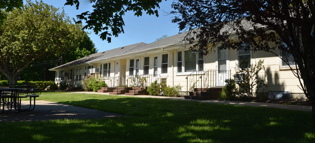 DMotel-Panorama1_edited-small.gif