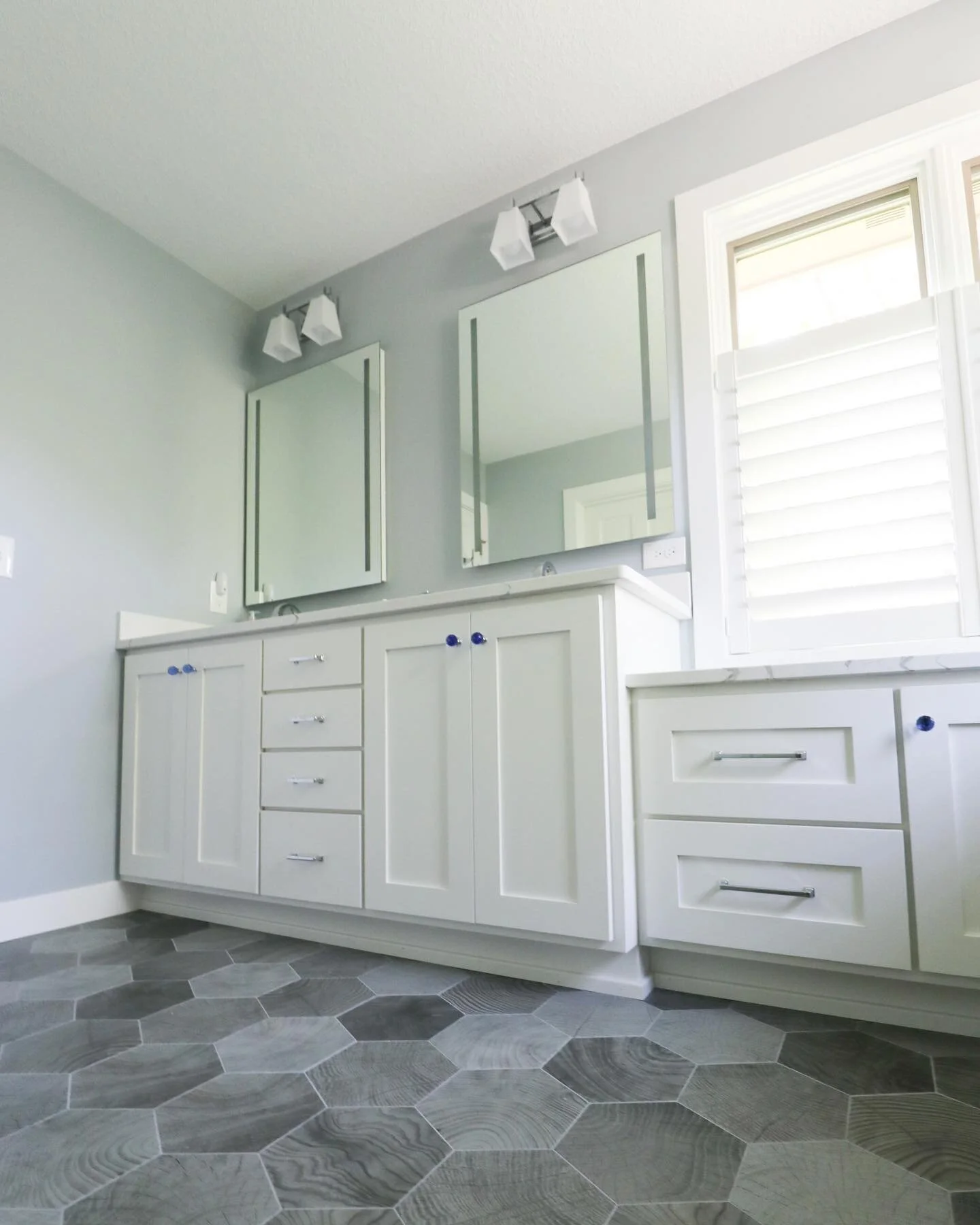 Wow, what a transformation! We completely gutted Kim and Matt's master bathroom to make it more functional and definitely more their style. Tell us what you think in the comments! 👇🏼
&nbsp;.
#megaremodel #remodel #remodelingcompany #remodeling #hom