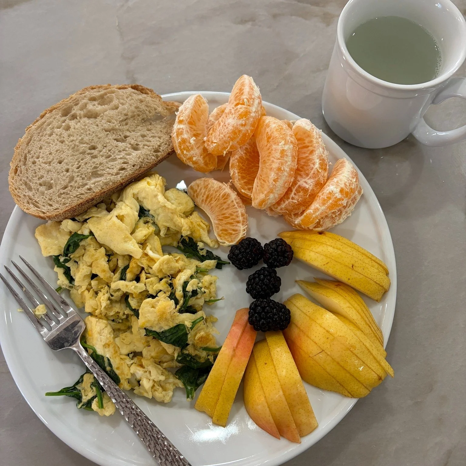 Need some Monday Motivation to meal plan for the week?
Here's what my clients are eating lately!
(I love when they share photos!)🍓🍊🍋🥑🥗🐟🥚🍗🍇