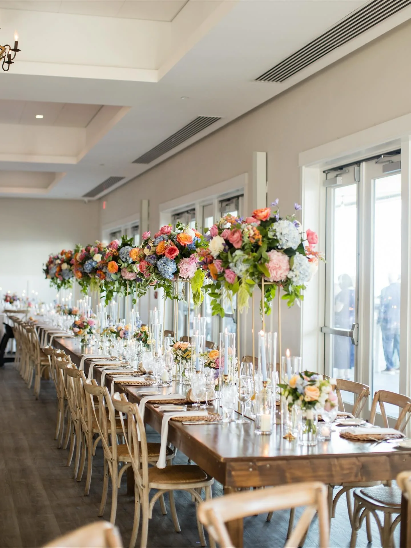Colorful summer blooms at the Cape

Venue @pelhamhospitality 
Photography @kellycroninphoto 
Videography @brittanyalexiayoung 
Florals @whitebirchfloral 
Band @night_shift_entertainment 
Transportation @capedestinations 

#flower #floraldesigns #wedd