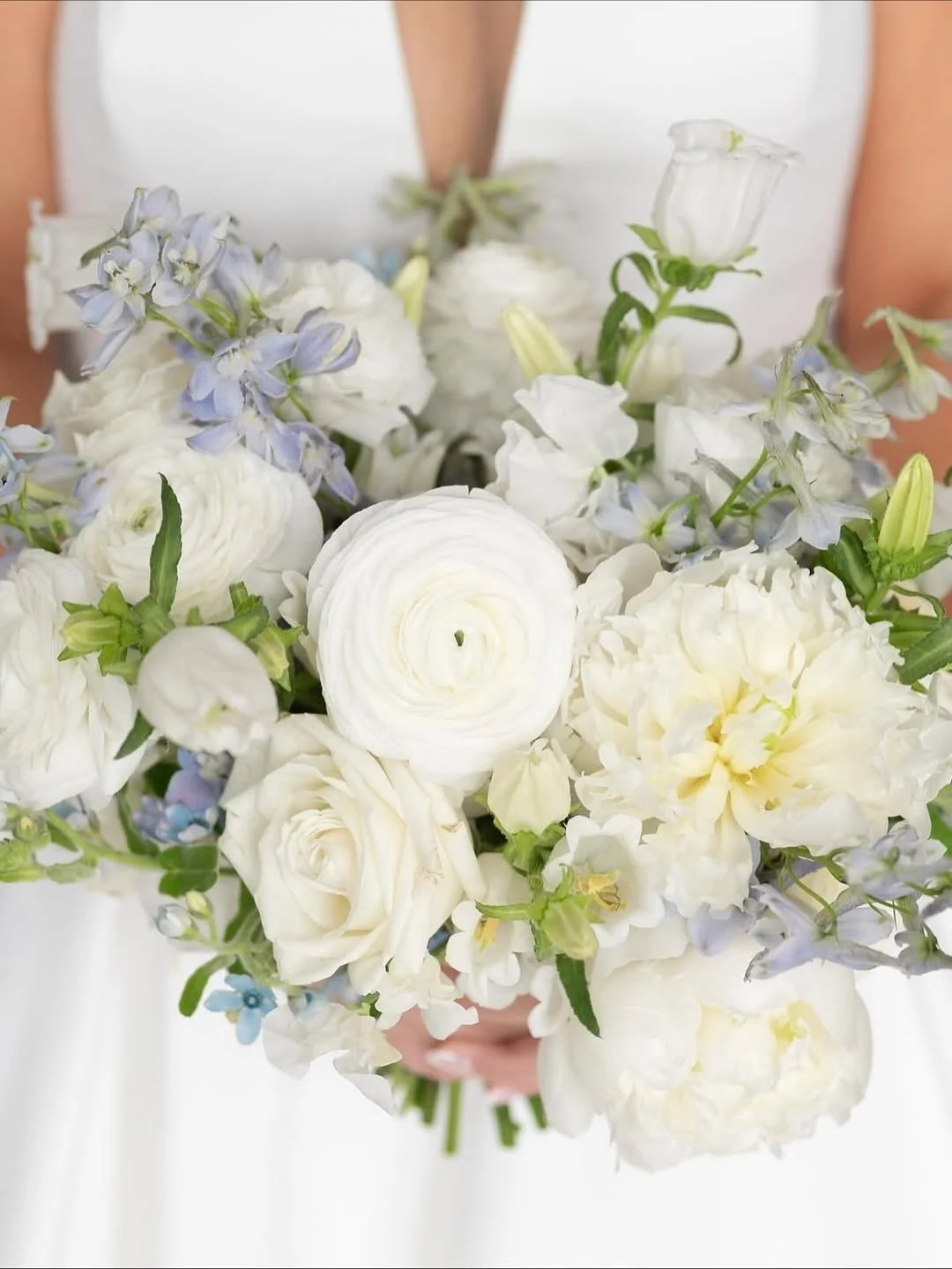 Something blue from this past June 
Wedding planner @mkyourdreamday 
Venue @waverlyoaksgc 
Photography @tamaramerriphotography 
Videography @shutterandsound 
Hair @rootedsalon_apothecary 
Makeup @tlc.glam 
DJ @blackdiamondboston 
Florals @whitebirch