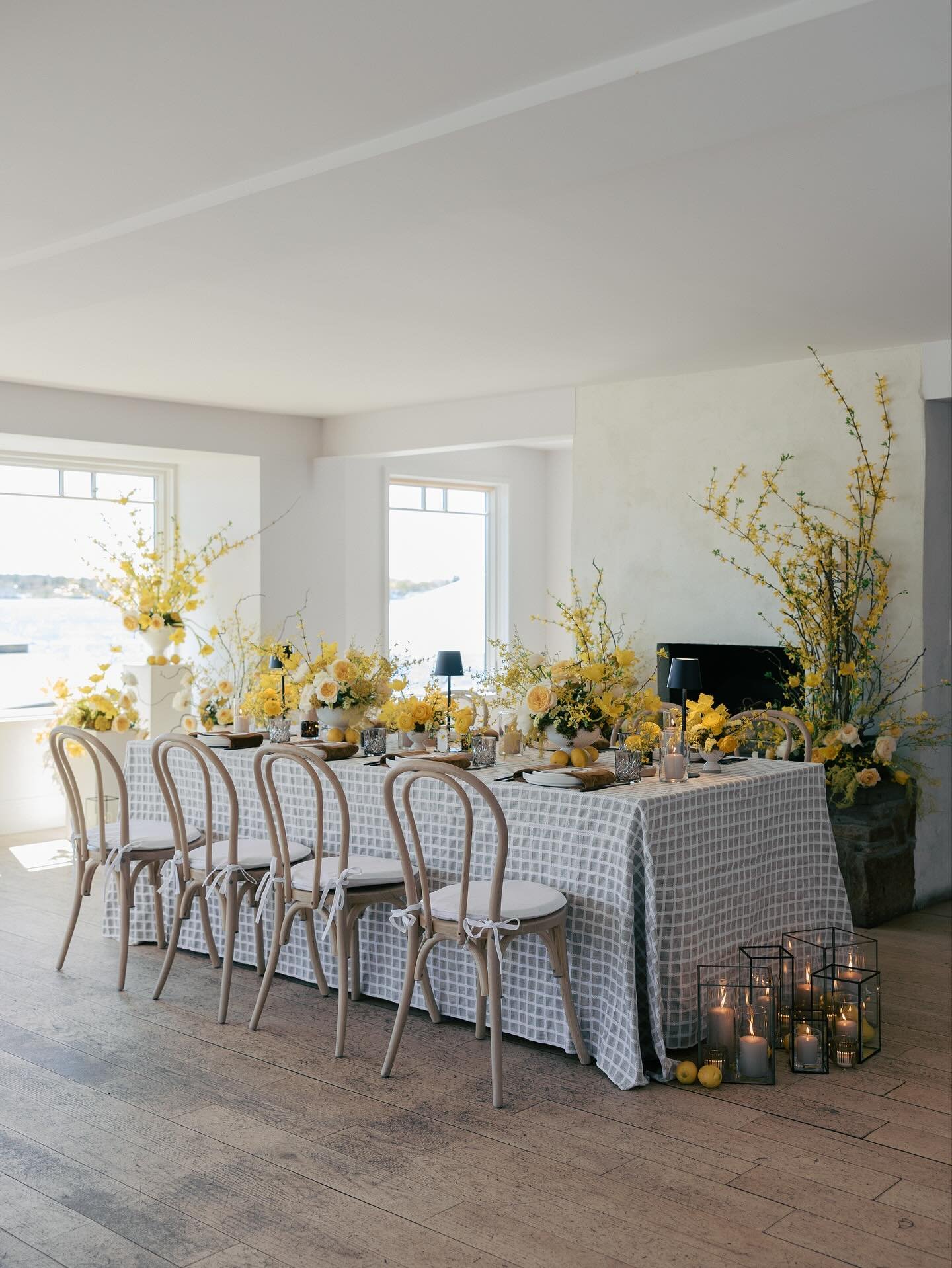 Sunny blooms on this chilly morning 

Design and Planning @mirtheventsco 
Photography @_meganholloway_ 
Venue @the_view_at_pepperrell_cove @pepperrellcove 
Florals @whitebirchfloral 
Rentals @peakeventservices @bbjlatavola 
Stationary @amrdesignstudi