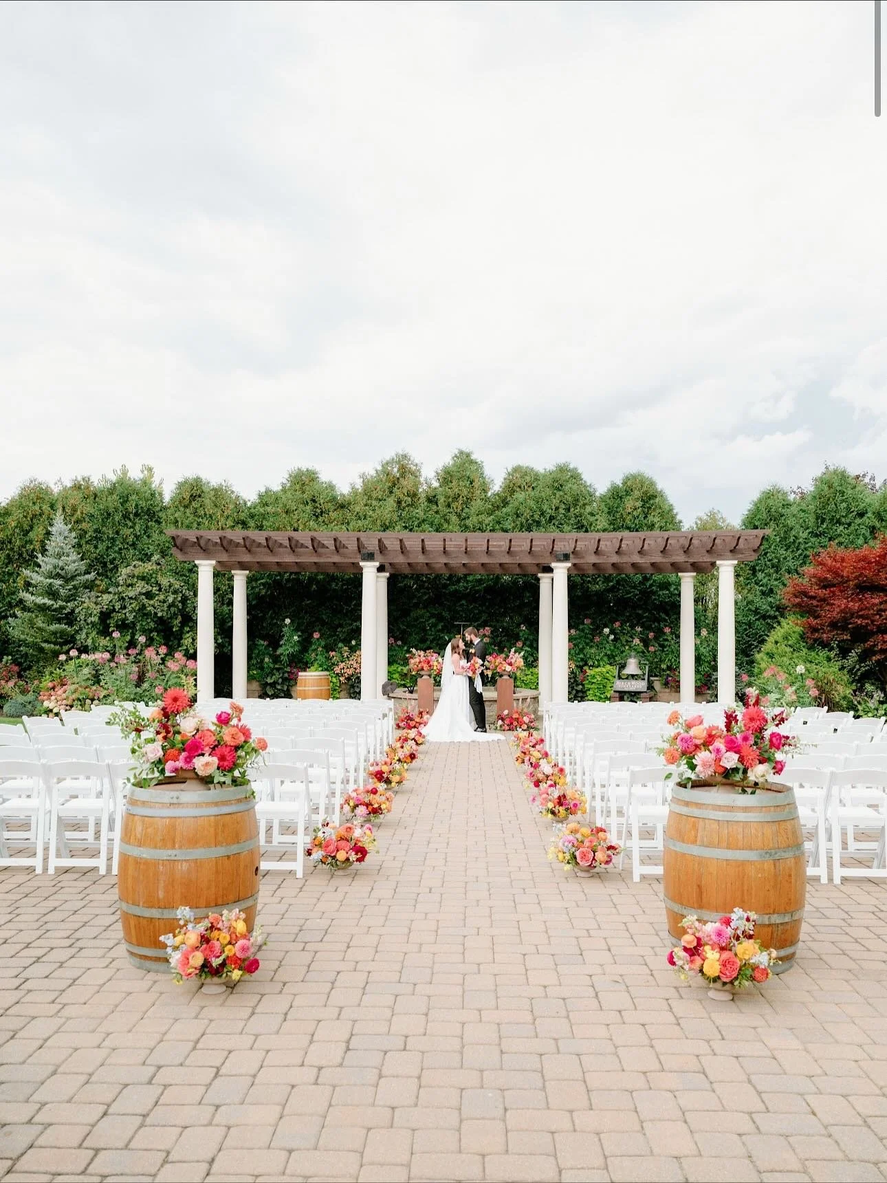 Colorful moments from a dreamy wedding day

Venue @birchwoodvineyards 
Photography @kmcwadephoto 
Florals @whitebirchfloral 

#wedding #weddinginspiration #weddingday #ceremony #ceremonyflowers #reception #floraldesign #florist #weddingflorists #nhwe