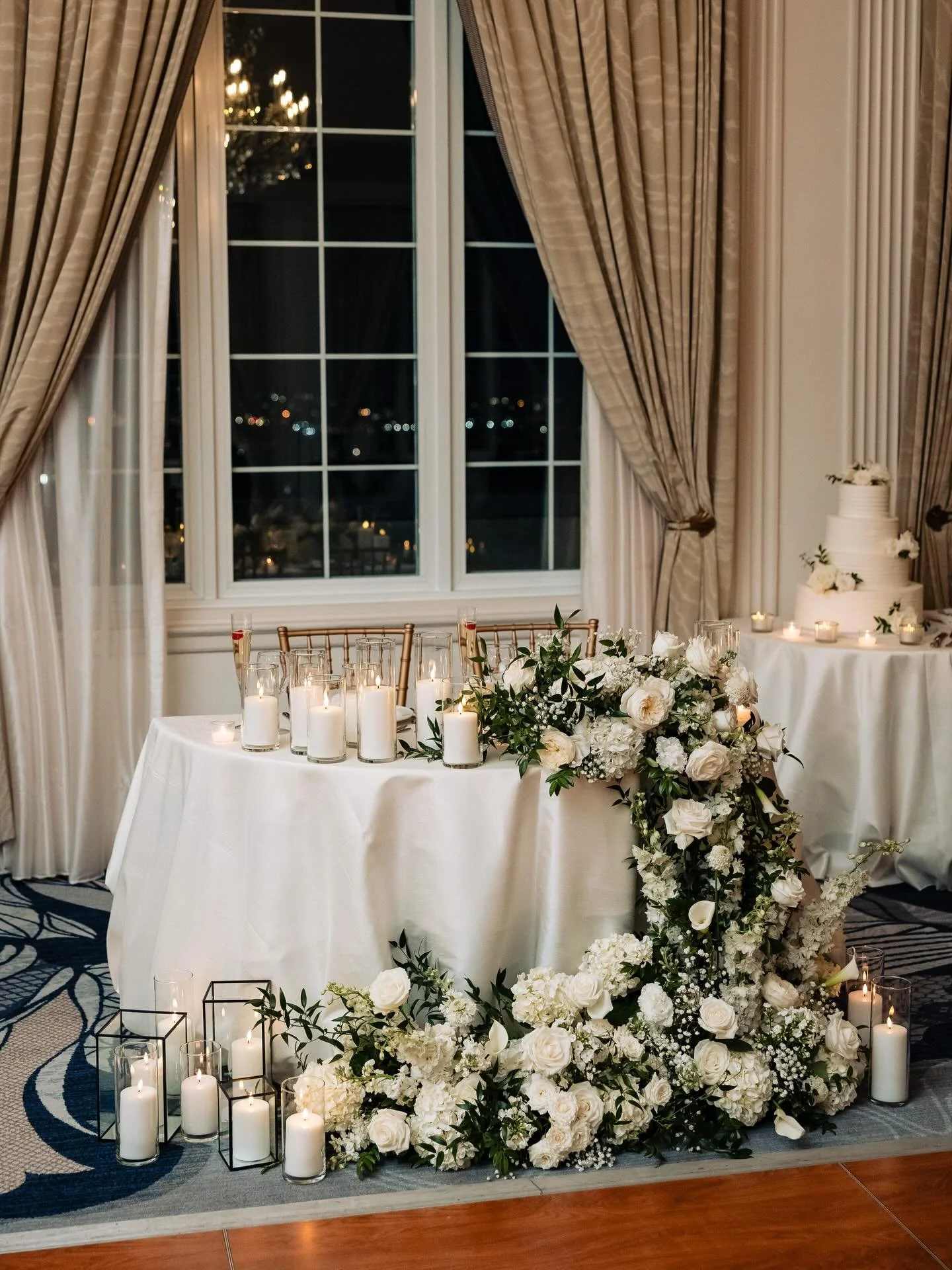 A few details from last weekend 

Planner @_mb_events 
Venue @omniparkerhouse 
Photography @stephenwhiting 
Content @contentbyjm 
Florals @whitebirchfloral 
Hair Stylist @hair.byjz 
MUA @chelseaelizabethbeauty 
Dress @le_selbridal 
Band @silverarrowb