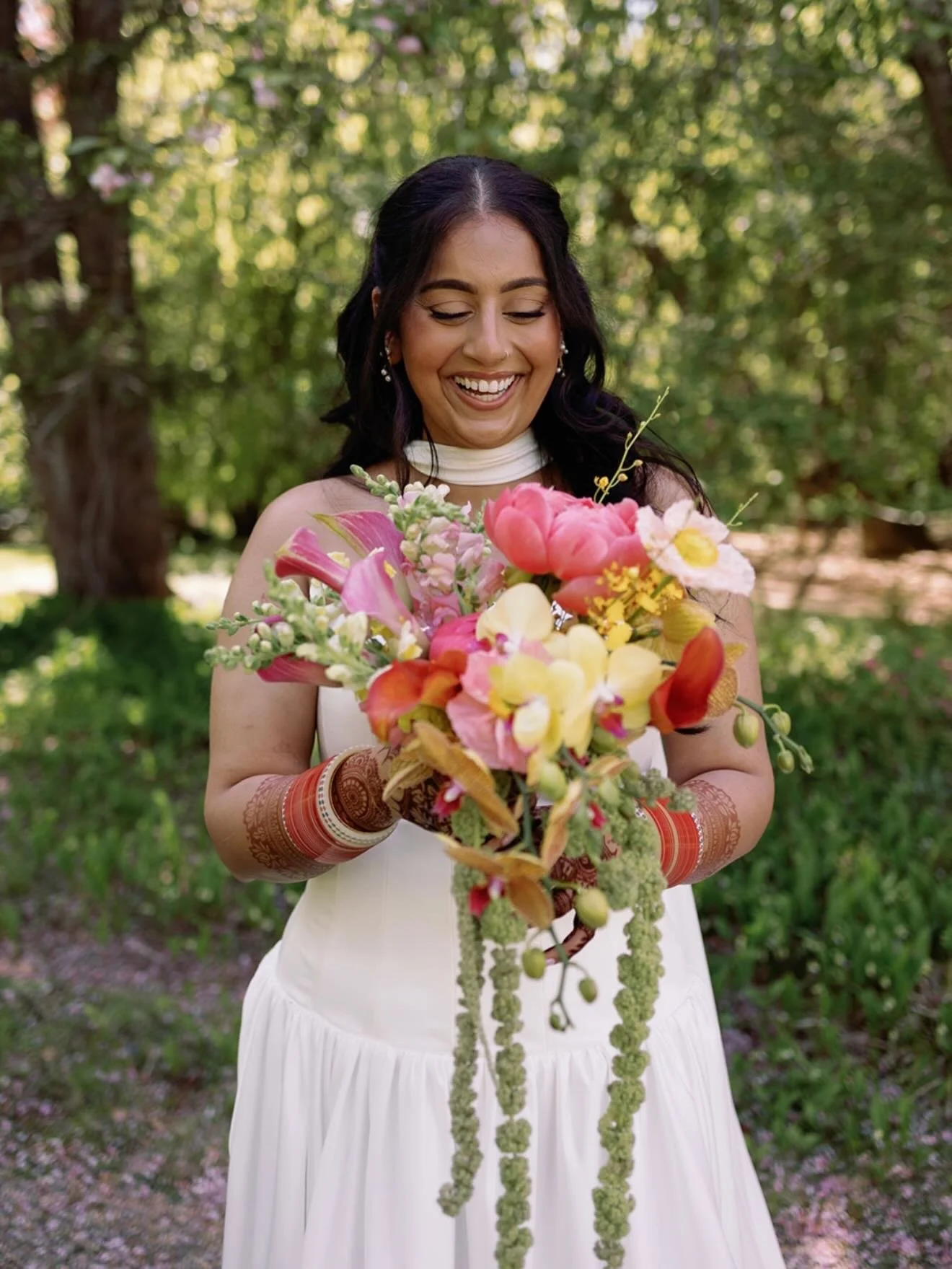 Happy flowers in happy hands 

Planning @elleweddingsandevents_ 
Venue @glenmagnafarms 
Catering @vinwoodcaterers
Entertainment @meritagedjj
Photography @maddybethunephoto
Videography @kojofilm
Florals @whitebirchfloral
Hair @edra_couture_bridal
Make