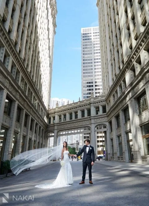 best-chicago-wedding-photos-wrigley-building-008-740x1024(pp_w480_h664).jpeg