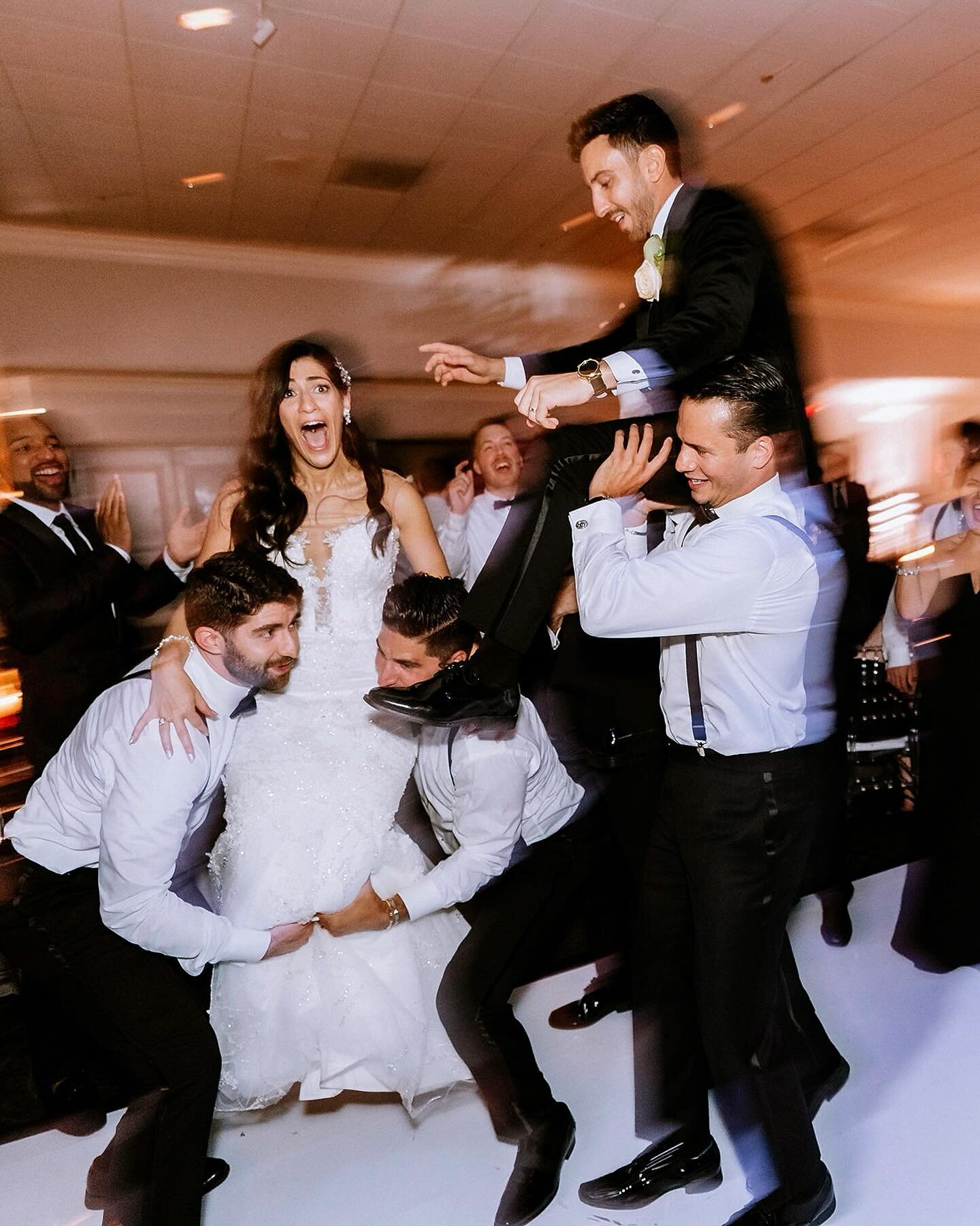 What a WILD PARTY we had at Lexi and Gian&rsquo;s wedding! It was 2 years ago and is still on our top 5! 🥰💥They had a blast and it was SO MUCH fun to capture it all 🥰🍾
 
Rehearsal dinner: @trattoriaporretta 
Church: St.Pascal 
Getting ready: @wes