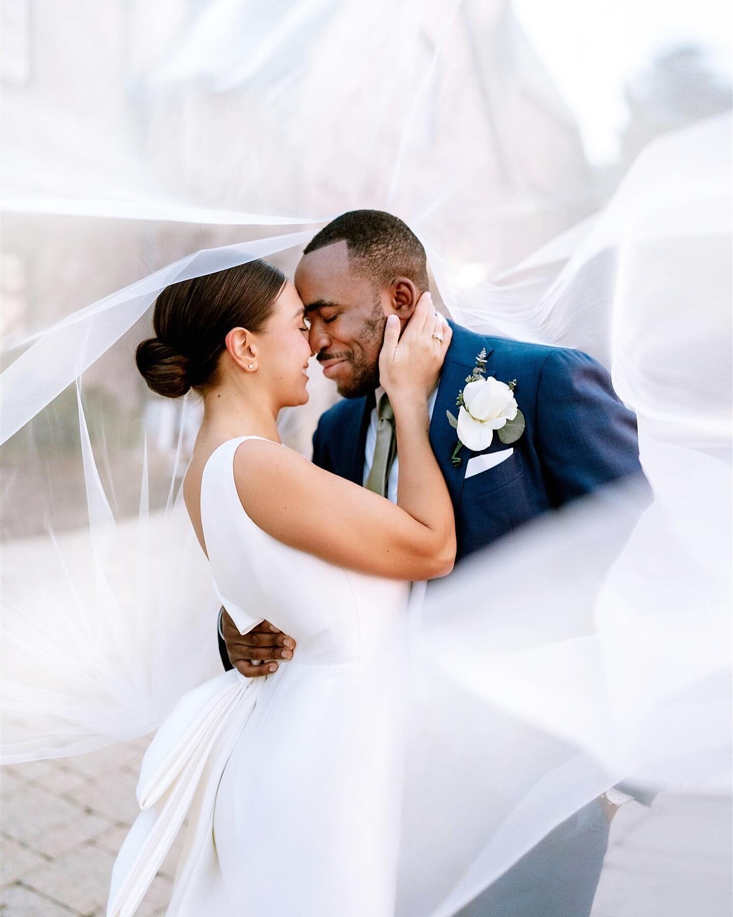 Mr. and Mrs. SMITH!!! We are still smitten by this wedding - the biggest congratulations to THE HUSBAND AND WIFE!!!! FINALLY!!!!! 🥰
Some of my favorite moments from this day:
☀️Tierney&rsquo;s getting ready at the iconic @deerpathinn hotel which is 