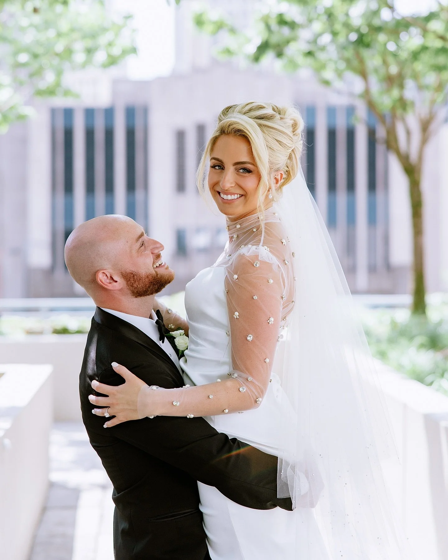 Spectacular day at one of my favorite places with Jaclyn and Chris! 

Phenomenal vendor&rsquo;s team:
Bride @jaclynpierro 
Groom @chrispierro3 

Planner @frankeventdesign 
Hotel @loewschicagohotel 
Event Decor @eleganteventlighting 
Lighting @encoree