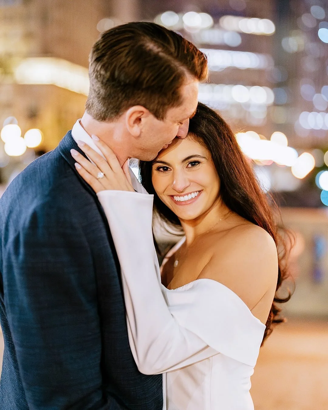 Gina and Tim&rsquo;s engagement session in Chicago I am BEYOND excited to share 🤍☀️
Viktor captured the whole date night on video and honestly &mdash; watching it back gave me ALL the feelings. The way these two are together is so effortless. So eas