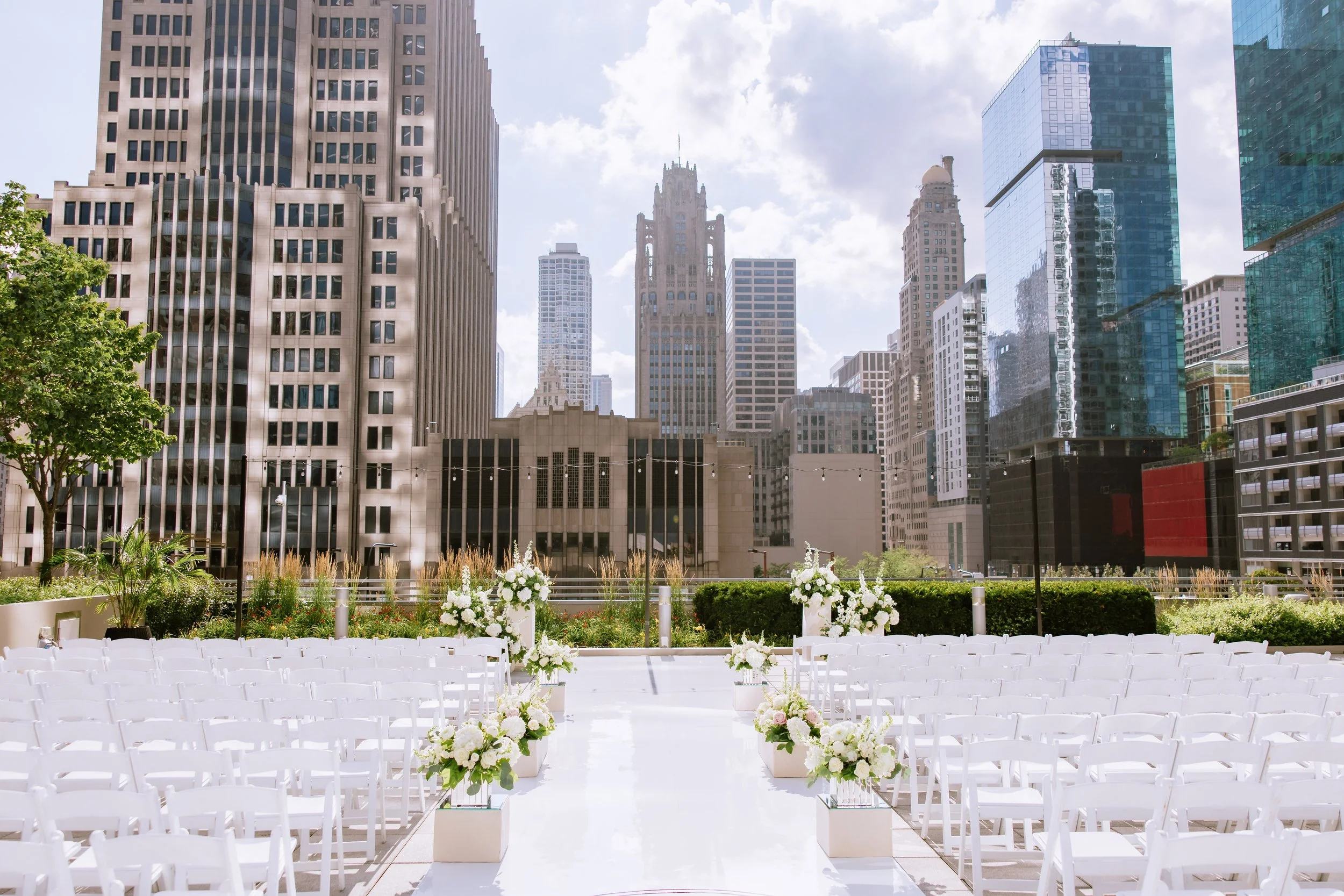 Rooftop terrace wedding ceremony at Loews Chicago