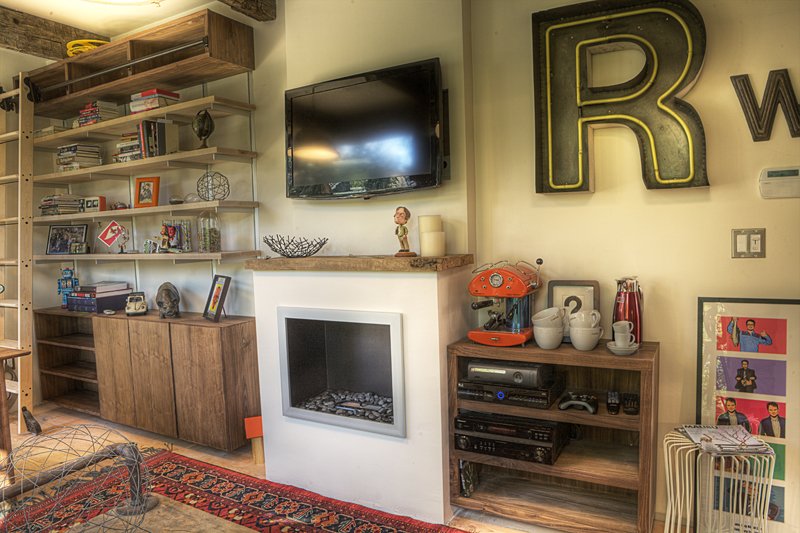 Rainn Wilson california office man caves 6.jpg