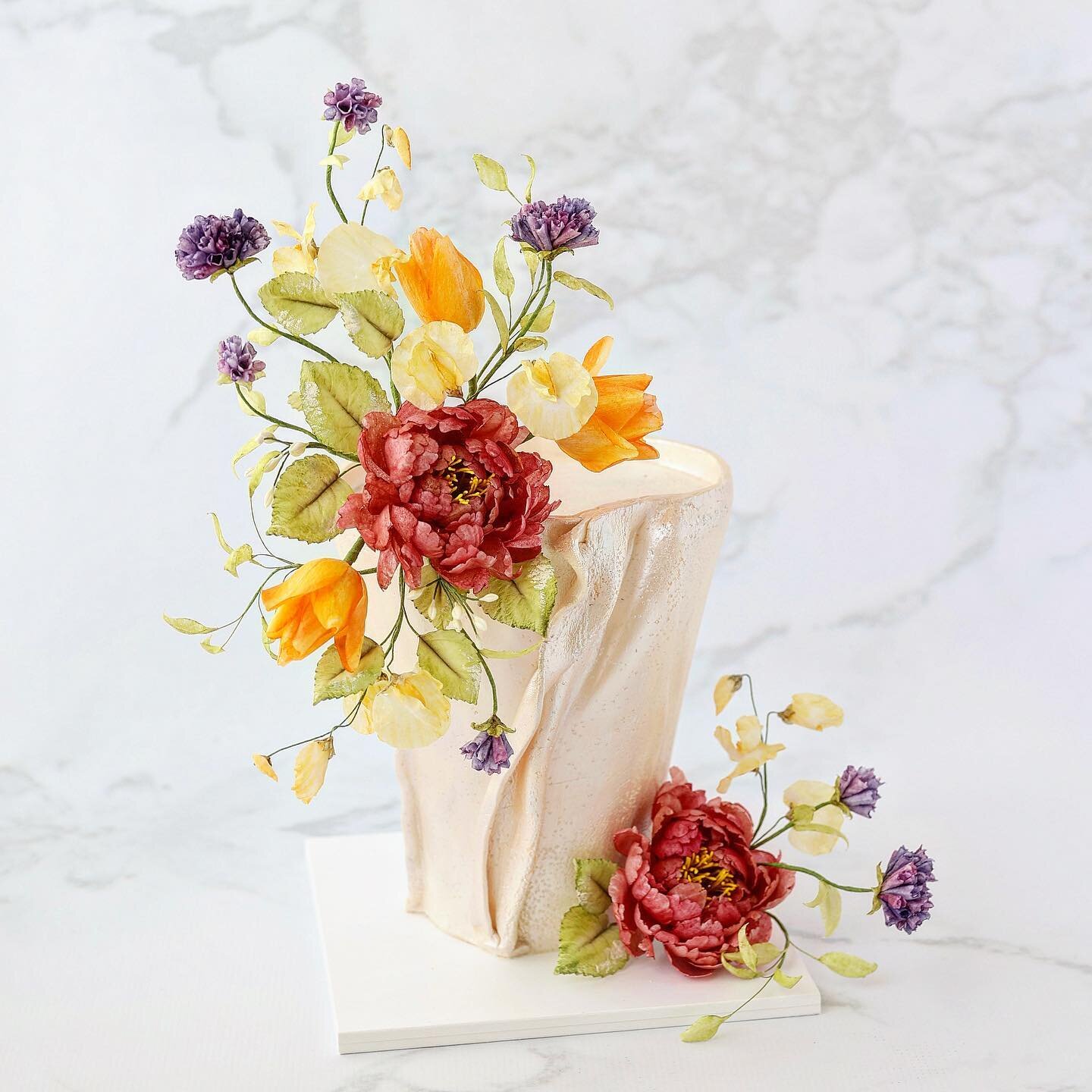 Rustic Floral Vase. 
.
.
.
.
.
Inspired by @marinamachadocakes
.
.
.
.
.
.
.
.
.
#cake #cakes #birthdaycakes #birthdaycake #edibleart #swtspotcakes #hkcake  #texture #wedding #weddingcake #hkwedding #hkweddingcake #simple #petals #flower #flowers #su