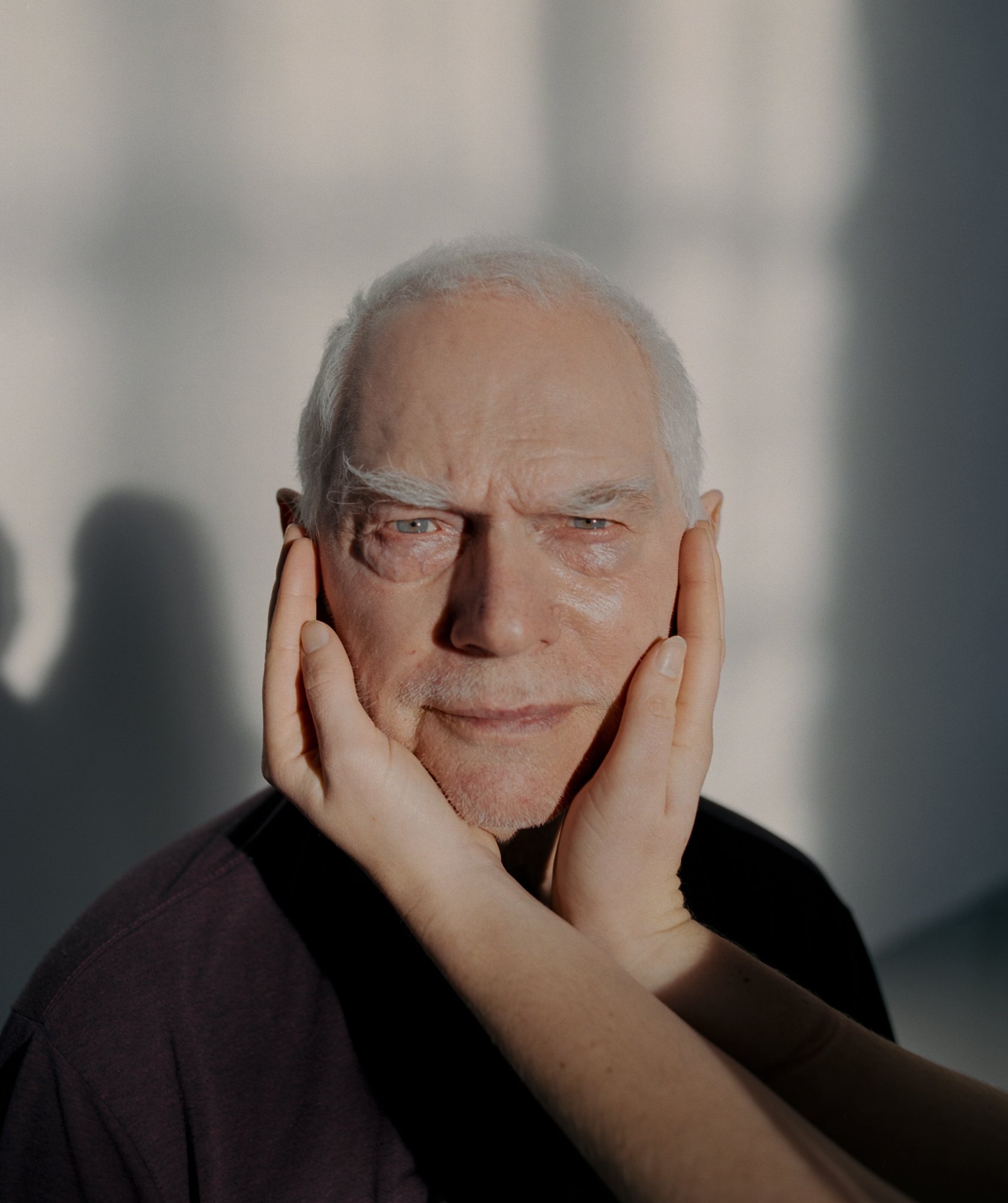   Rinus with the hand of his granddaughter Dieuwertje   