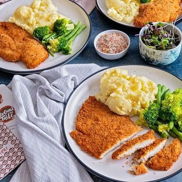 Hello lovelies. My beautiful client just posted the below and I don't want anyone to miss out on these divine meals and brilliant offer!! Seriously, for working families or those who are running around doing sport, you seriously can't go wrong. 
Just