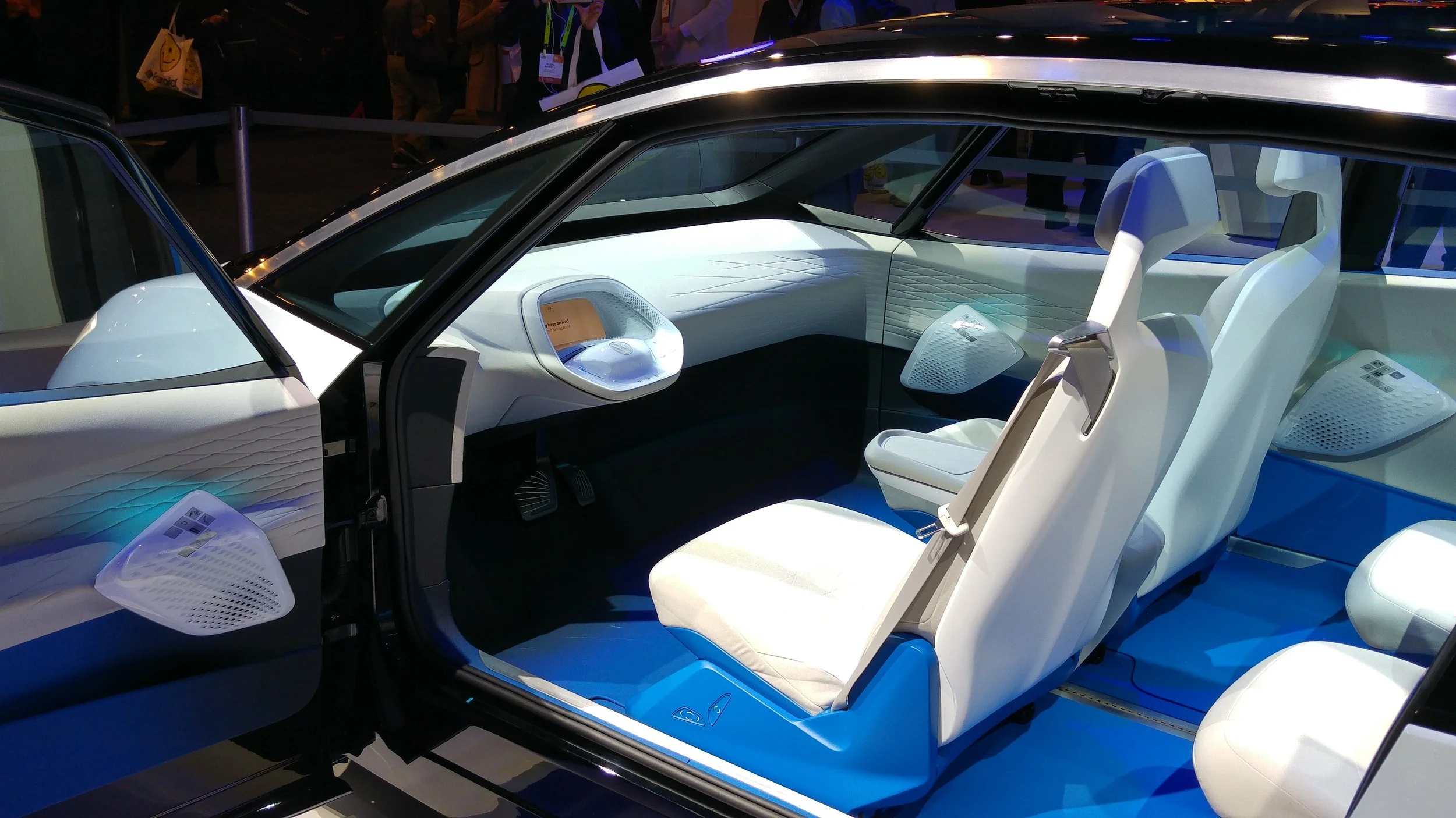 Critical Conversation - The risks and benefits of chatting with AI while driving