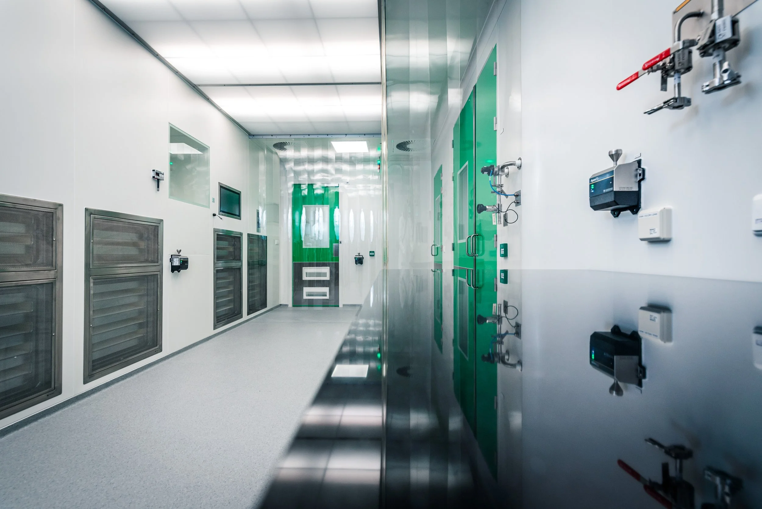 Kropman-Contamination Control-Produlab-Pharma-Cleanroom-Skid-3.jpg